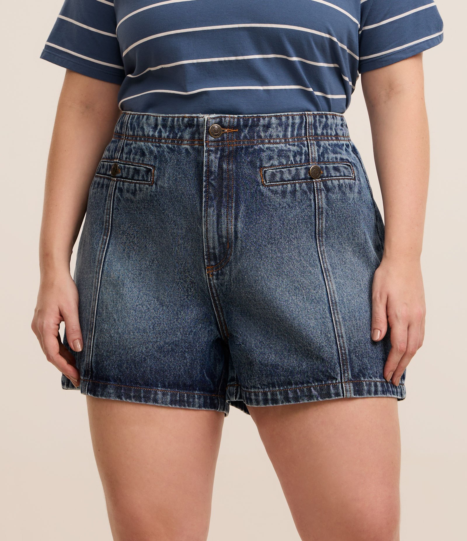Short Jeans com Recortes e Bolso Frontais Curve & Plus Size Azul 2