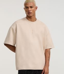 Camiseta Oversized em Suede com Bordado de Cruz e Lettering