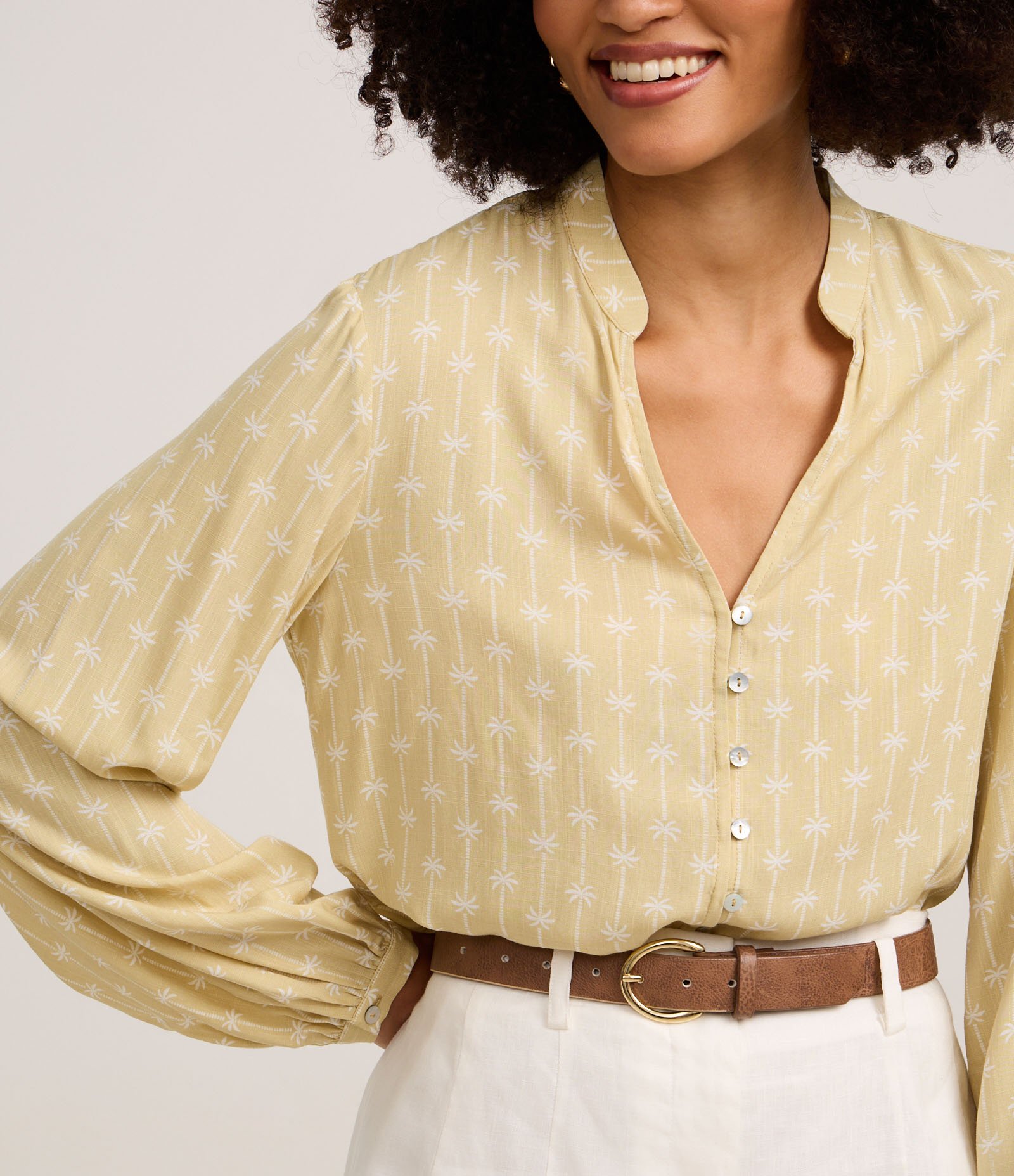 Camisa em Viscose com Gola Padre e Botões Bege 4