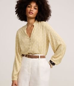 Camisa em Viscose com Gola Padre e Botões