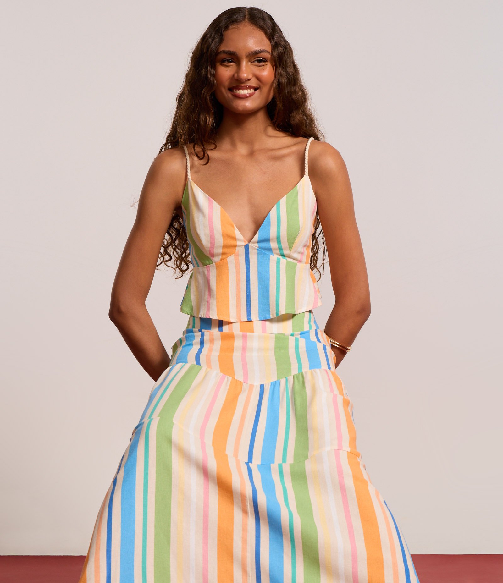 Blusa Cropped em Viscolinho com Lastex e Estampa Listrada Bege 6