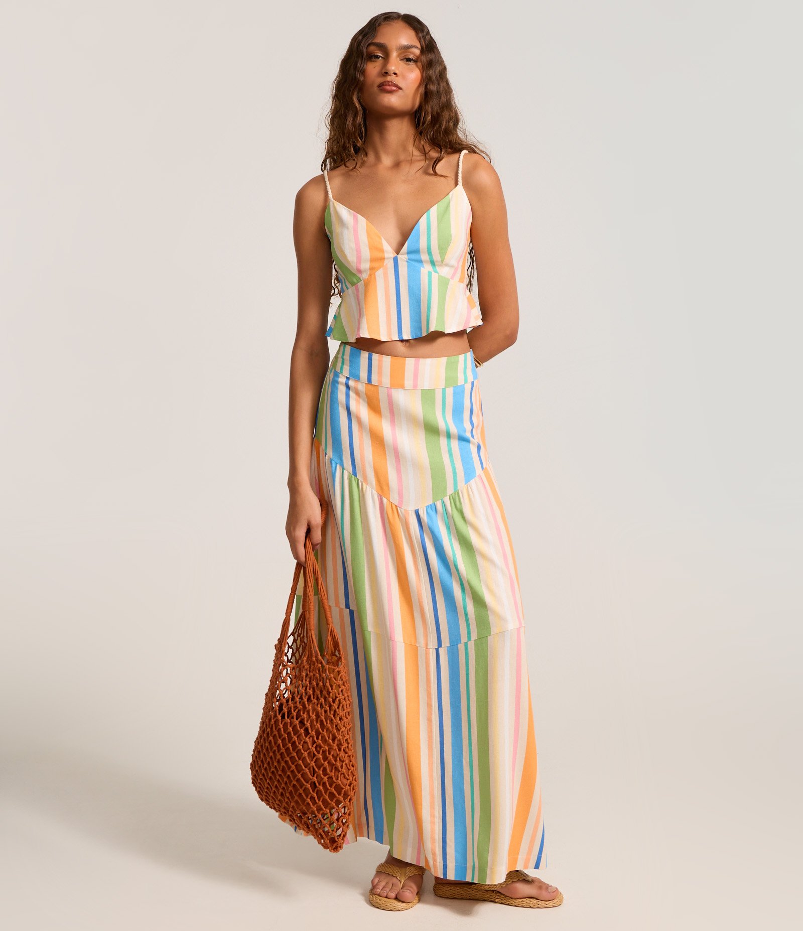 Blusa Cropped em Viscolinho com Lastex e Estampa Listrada Bege 2