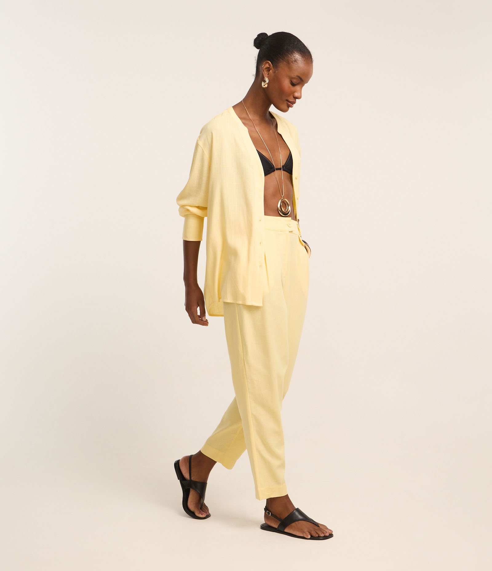 Camisa Texturizada em Viscolinho e Gola Padre Amarelo 5