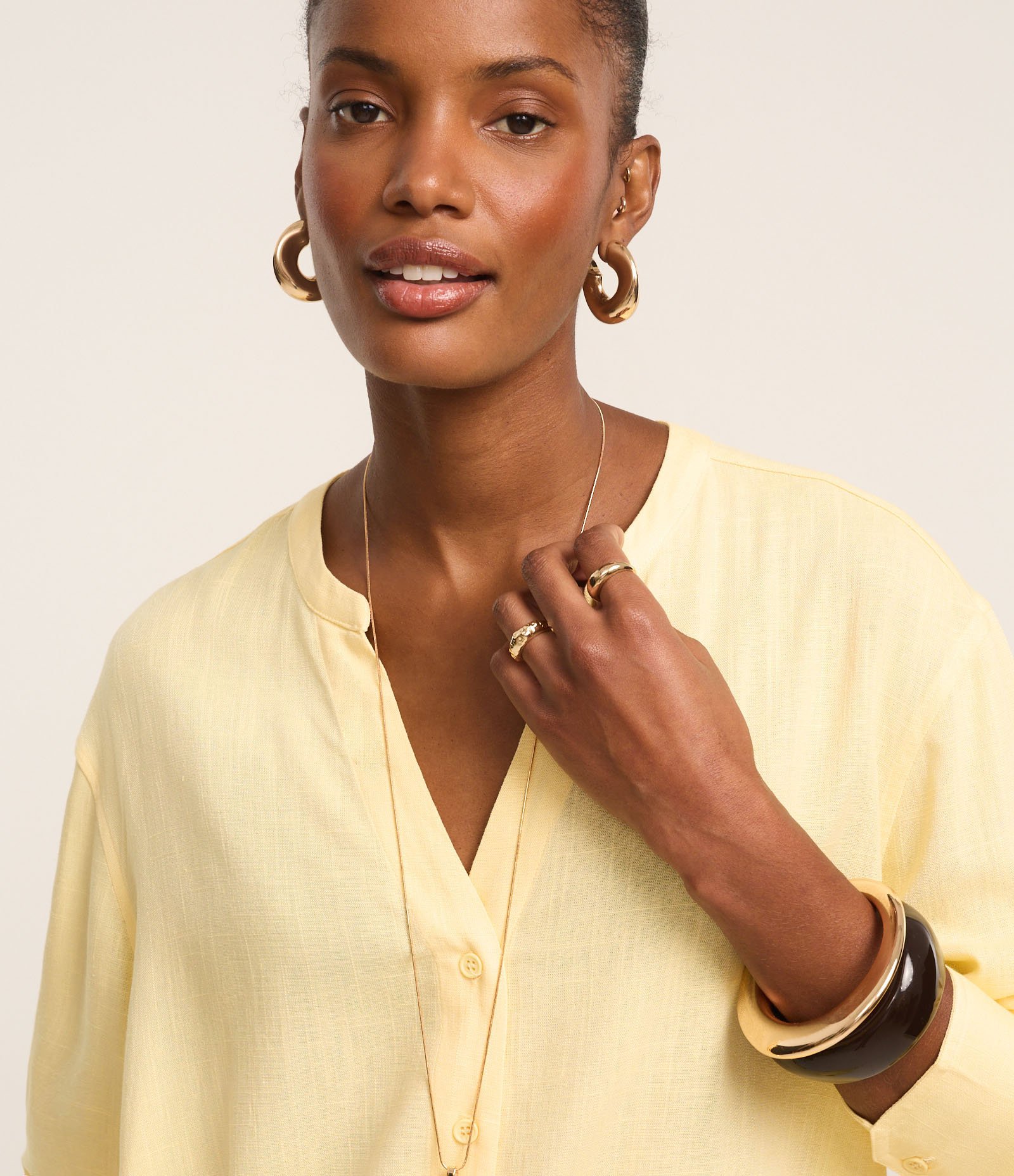 Camisa Texturizada em Viscolinho e Gola Padre Amarelo 6