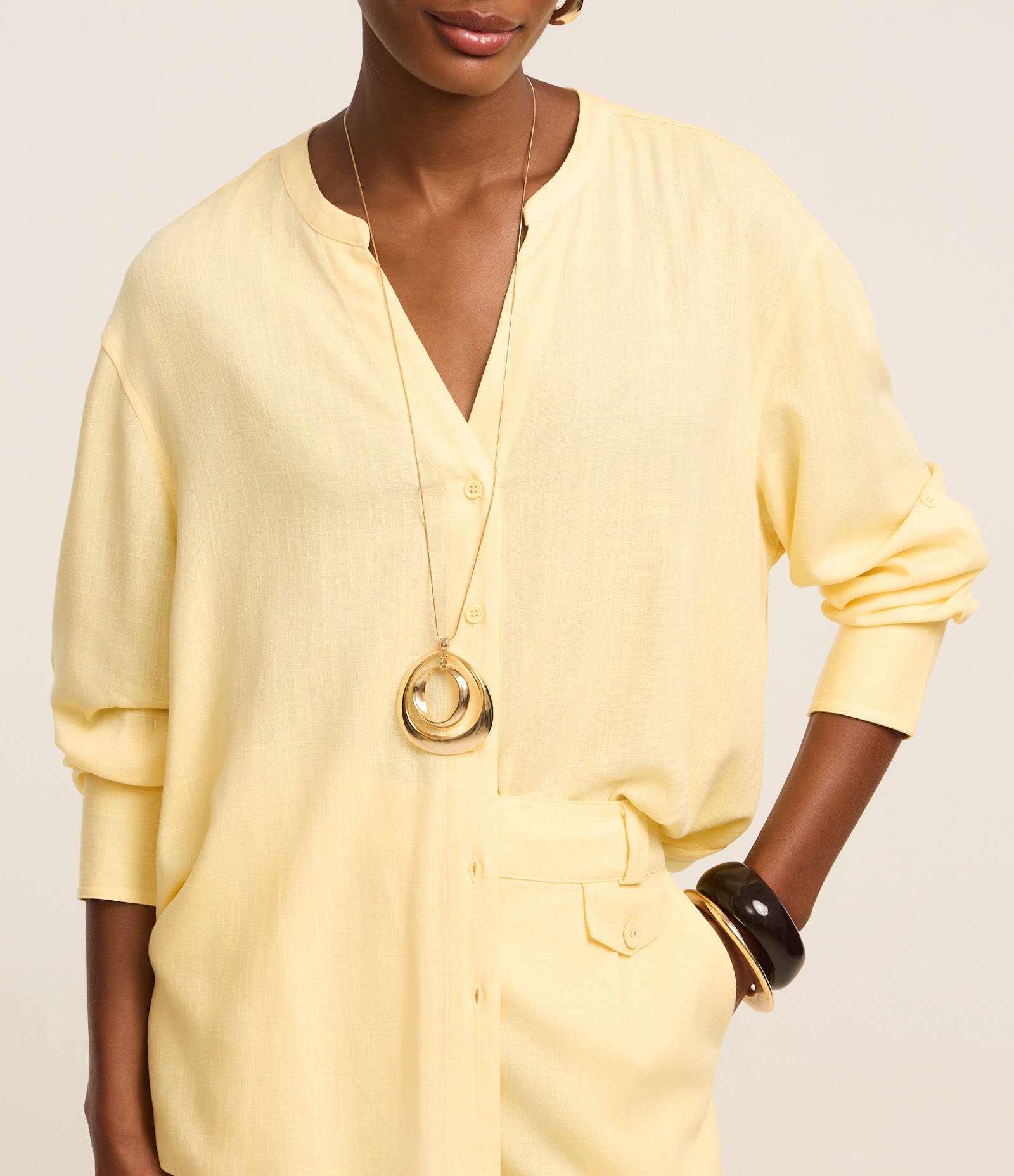 Camisa Texturizada em Viscolinho e Gola Padre Amarelo 7