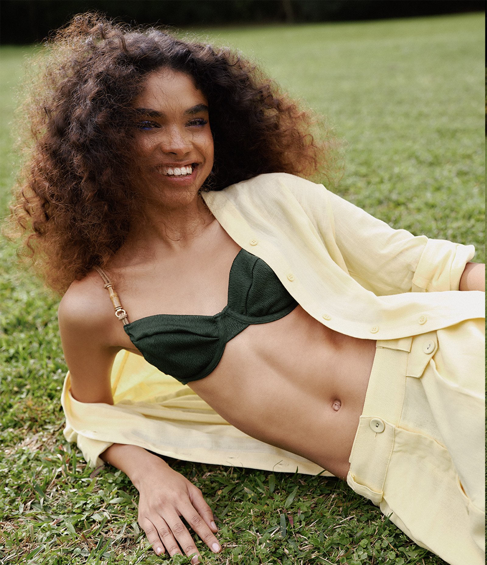 Camisa Texturizada em Viscolinho e Gola Padre Amarelo 1