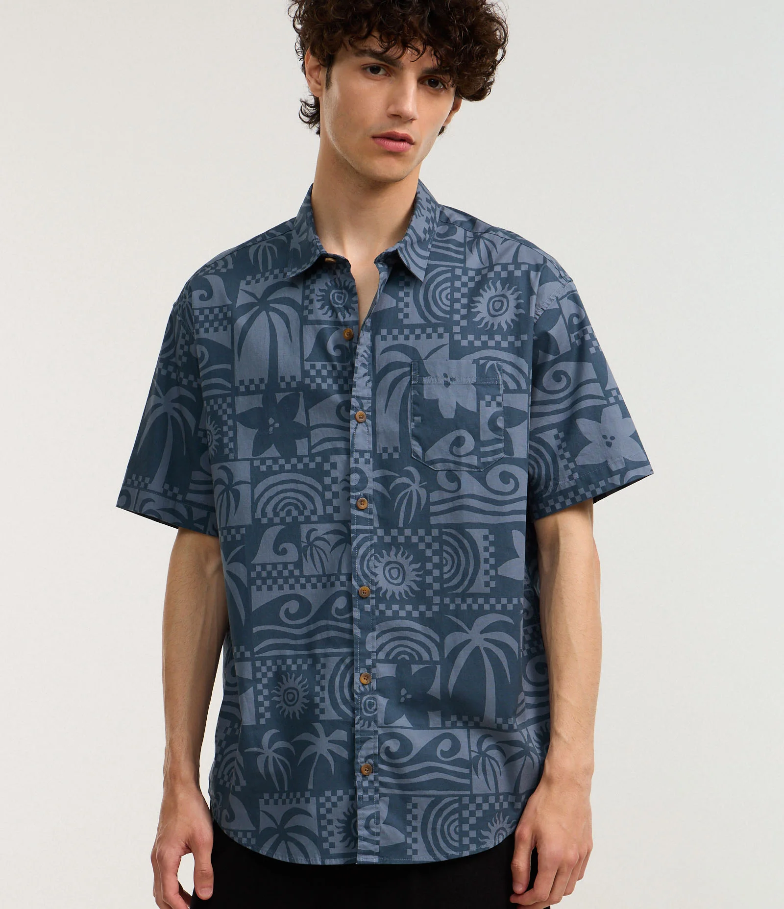 Camisa Relaxed em Tricoline com Estampa Tropical Azul 1