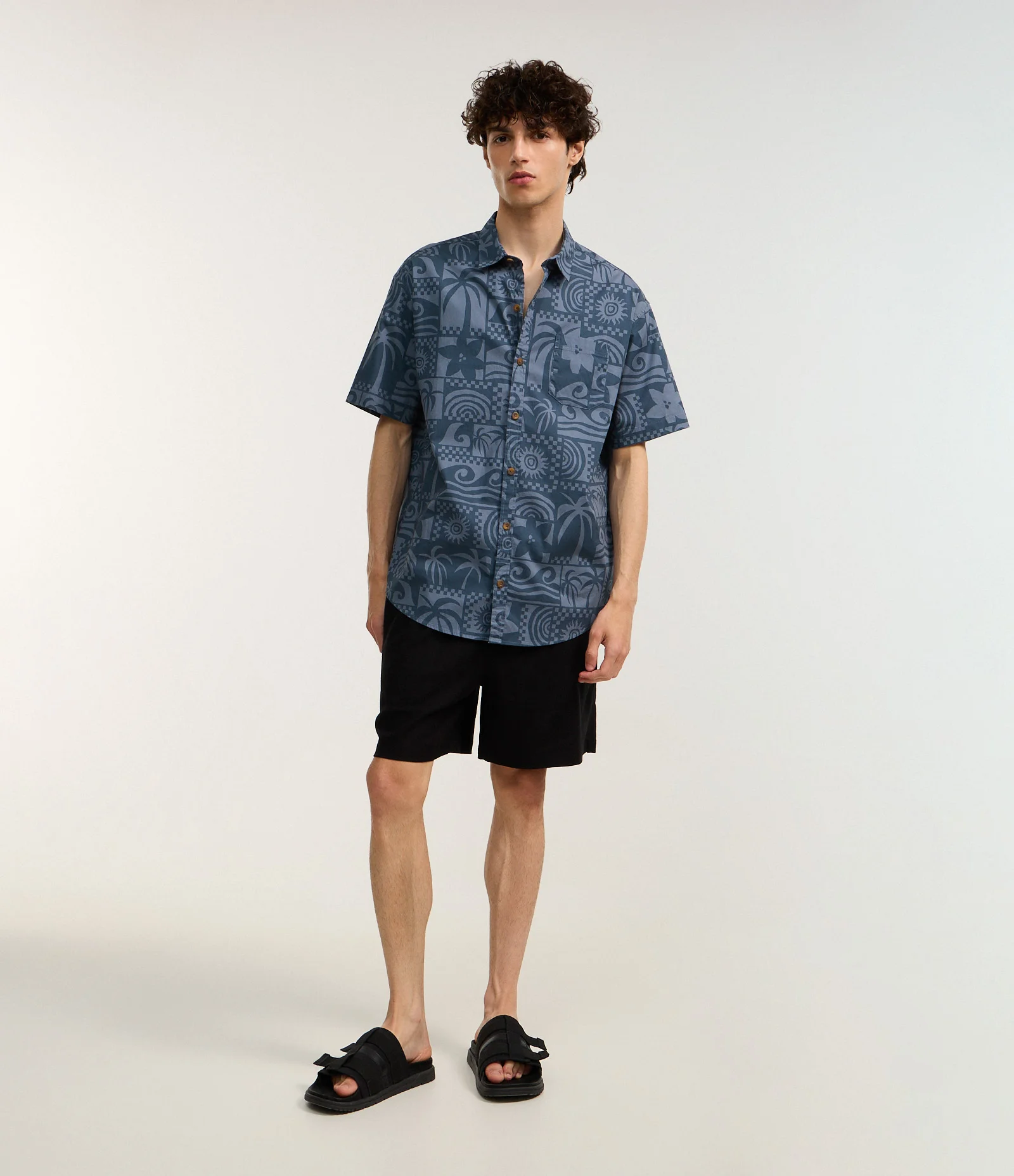 Camisa Relaxed em Tricoline com Estampa Tropical Azul 2