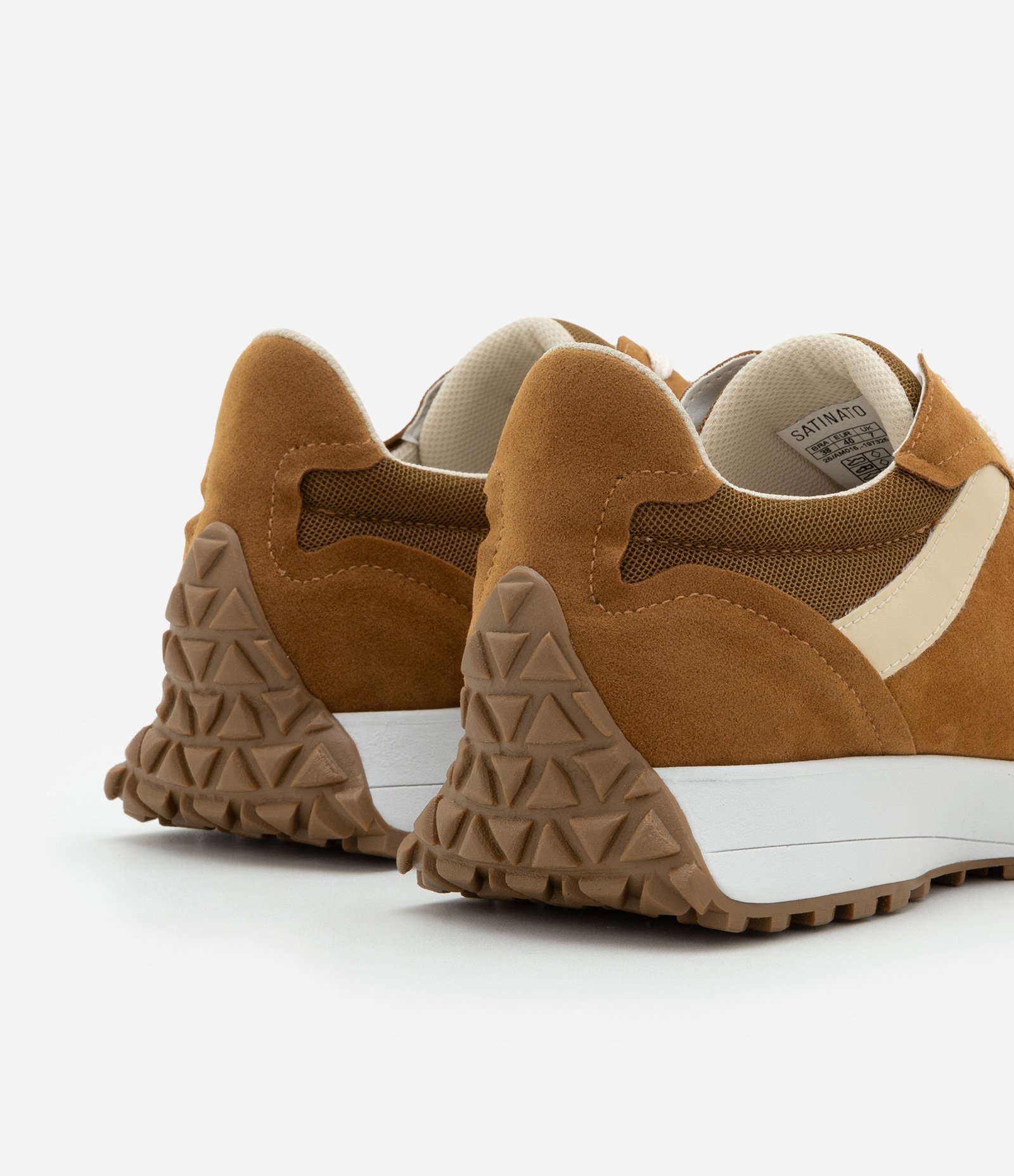 Tênis Jogging em PU com Recortes Contrastantes Caramelo 5