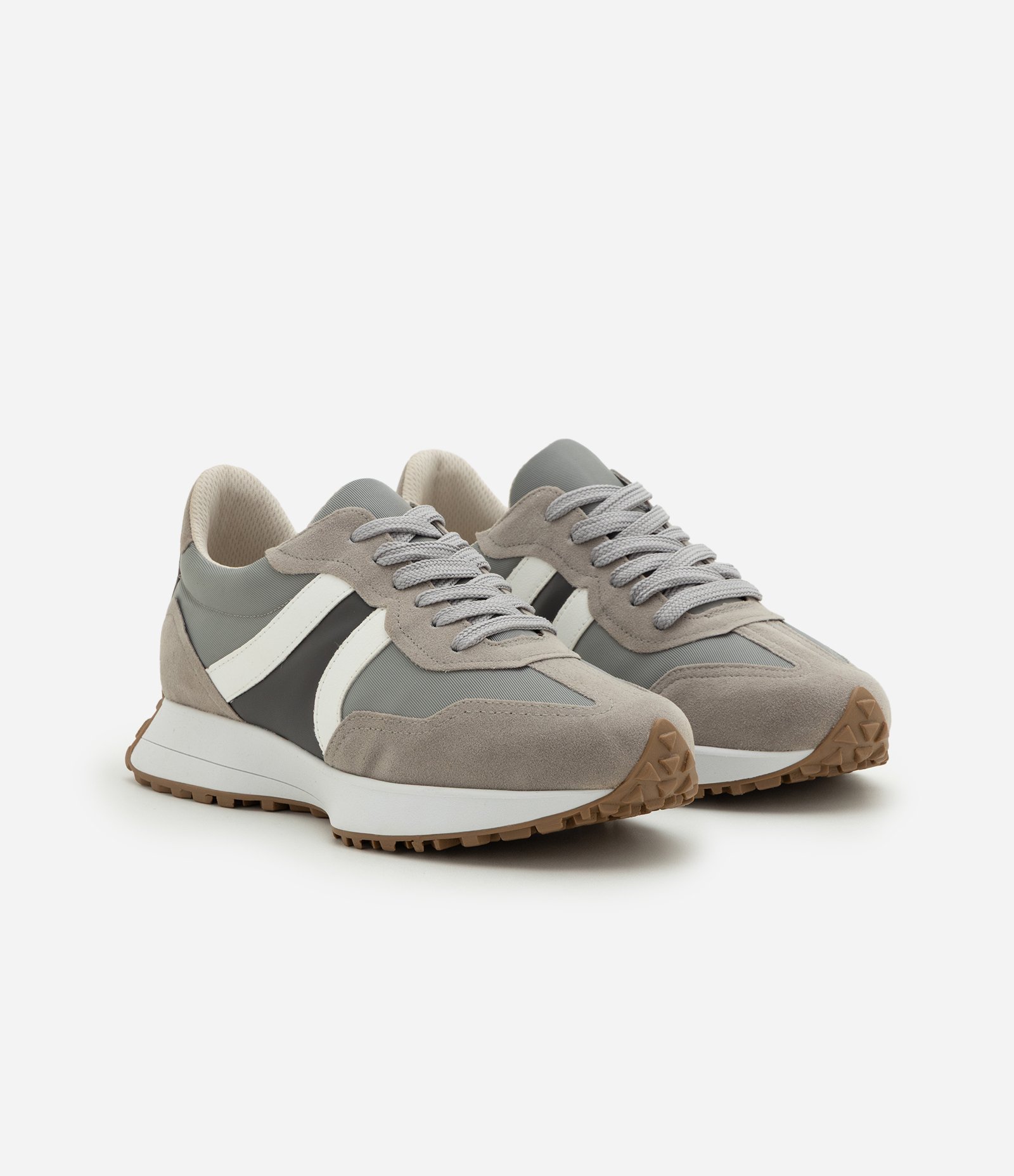 Tênis Jogging em PU com Recortes Contrastantes Cinza 2