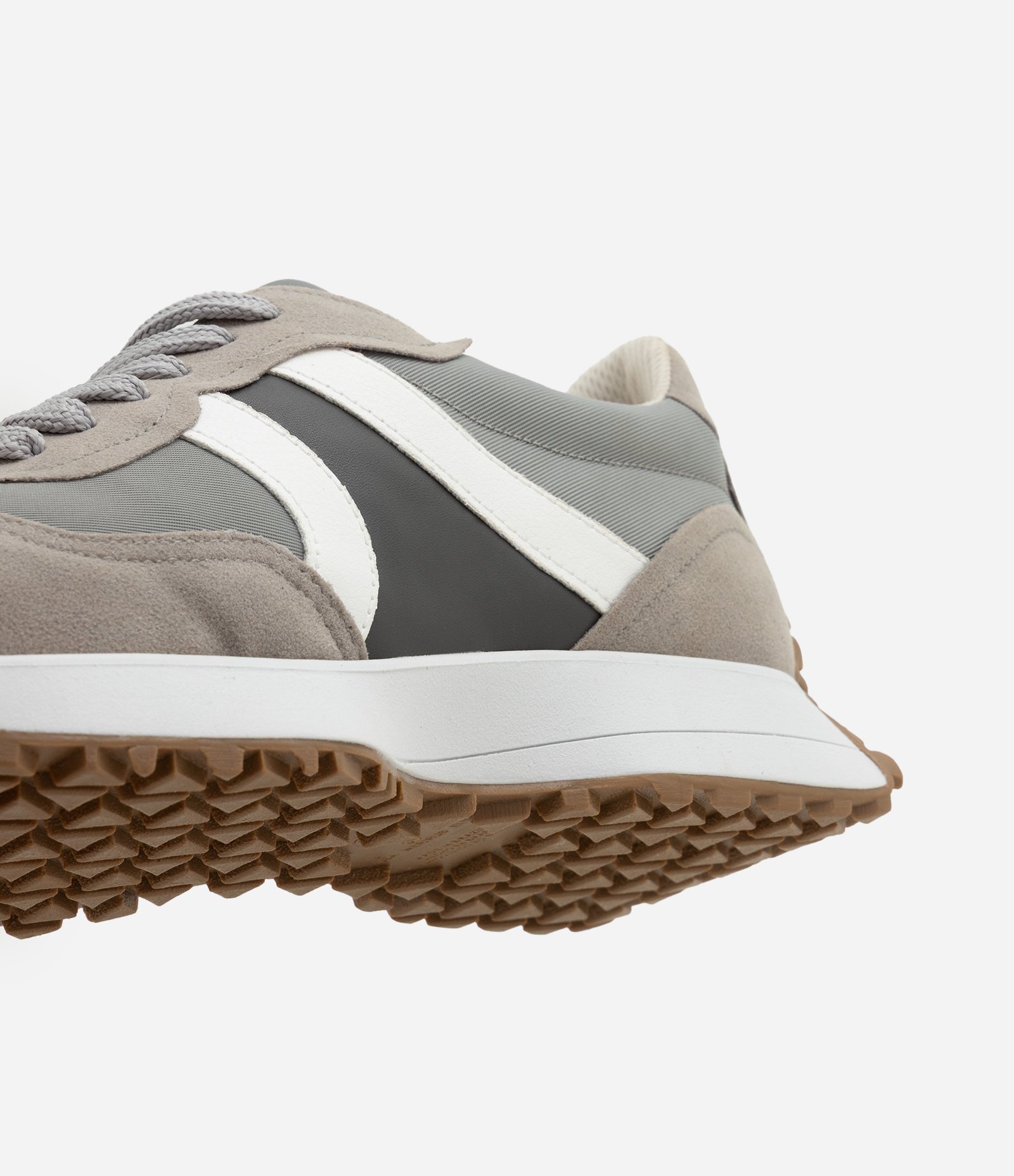 Tênis Jogging em PU com Recortes Contrastantes Cinza 4