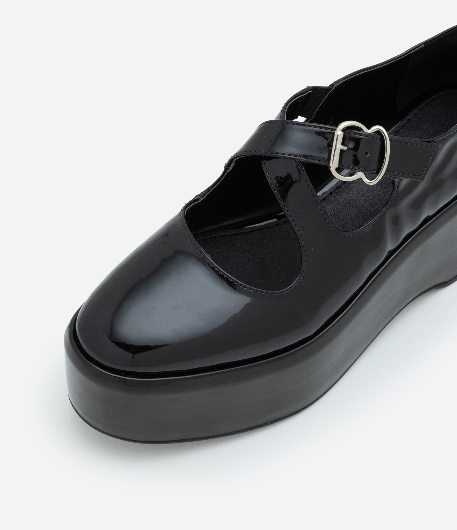 Sapato Mocassim Envernizado com Salto Plataforma Preto 4