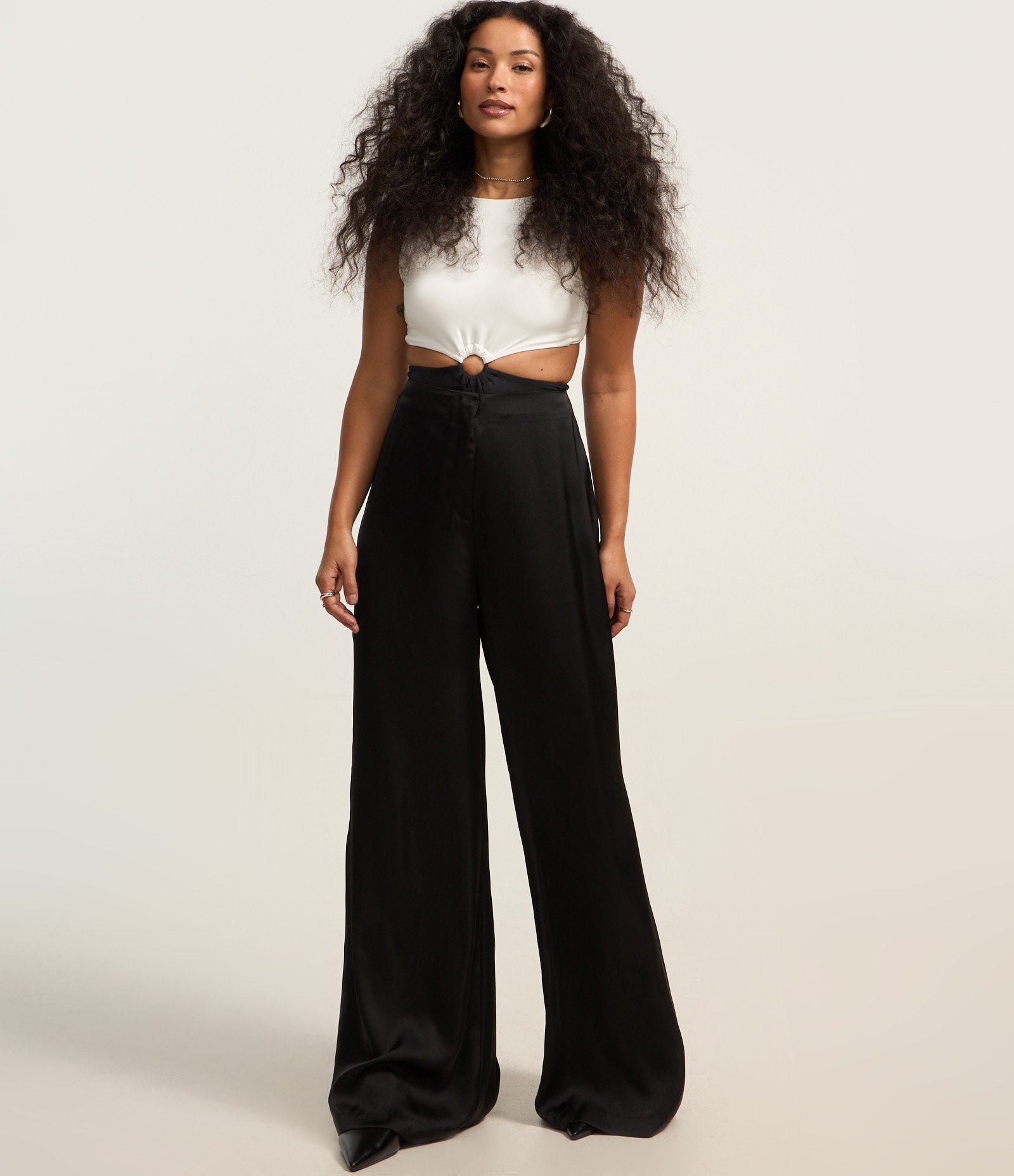 Body Bicolor em Malha com Argola Frontal e Costas Abertas Branco/Preto 2