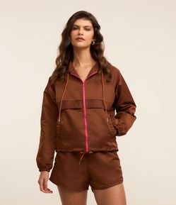 Jaqueta Corta Vento com Aviamentos Contrastantes