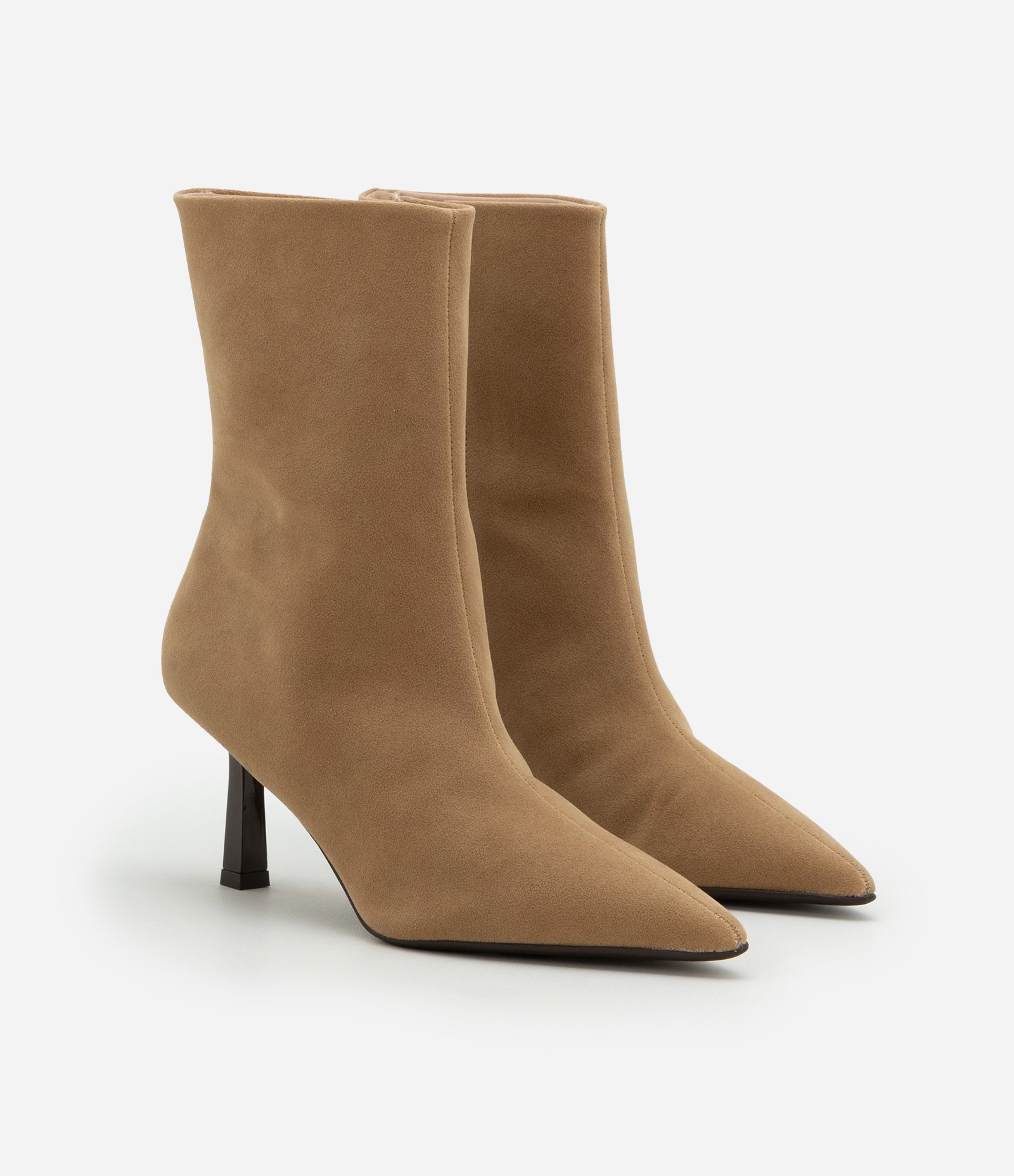 Bota Cano Médio em Material Sintético com Bico e Salto Fino Marrom 3