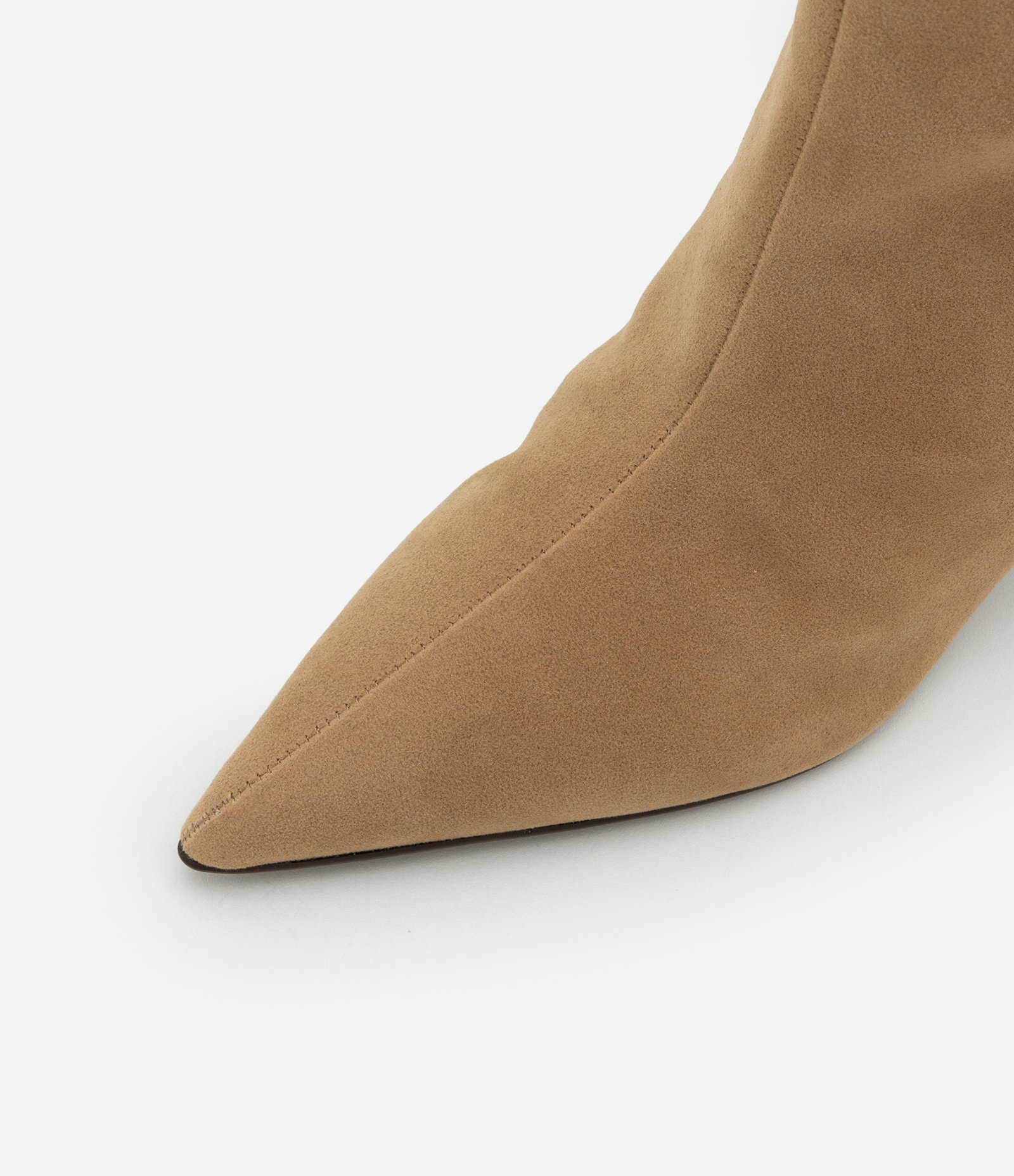 Bota Cano Médio em Material Sintético com Bico e Salto Fino Marrom 5