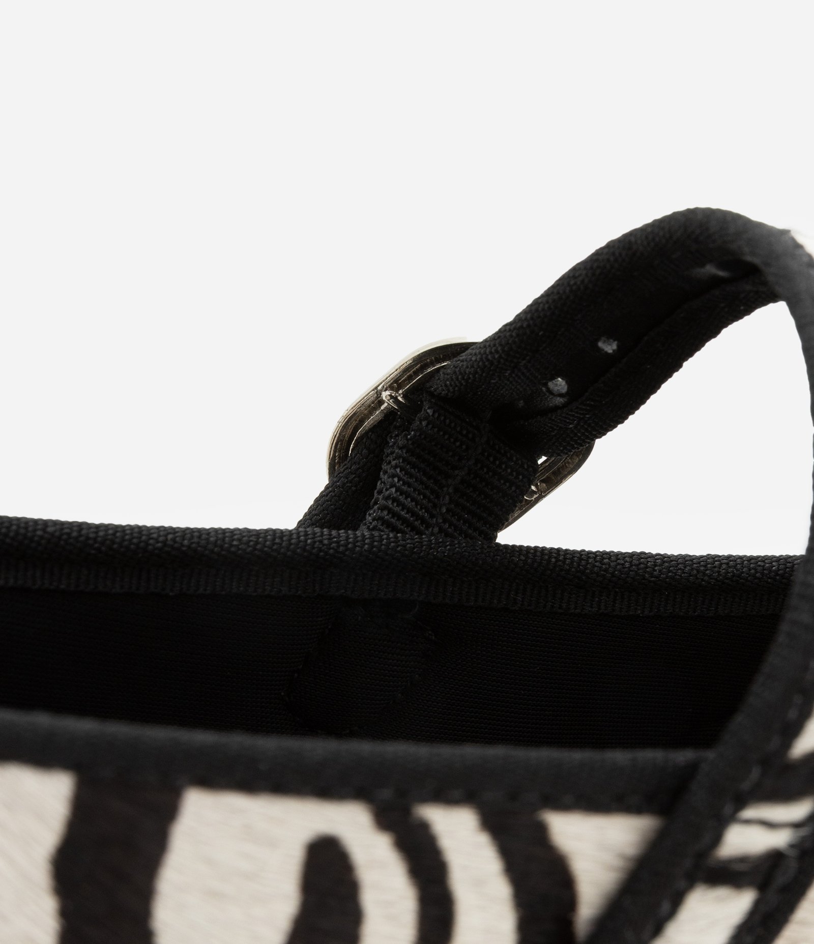 Sapatilha de Couro com Estampa de Zebra Texturizada Preto/Branco 6