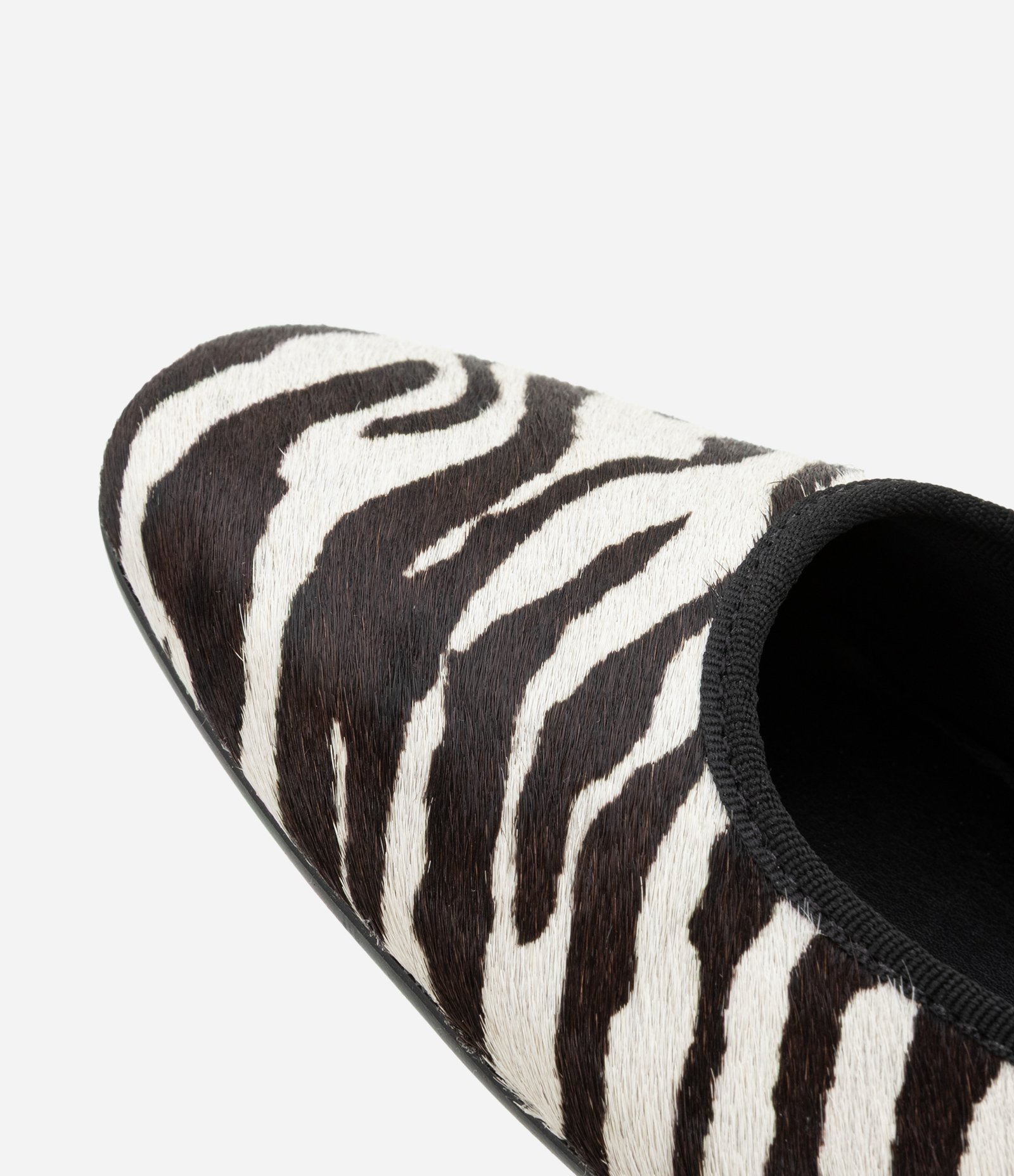 Sapatilha de Couro com Estampa de Zebra Texturizada Preto/Branco 7