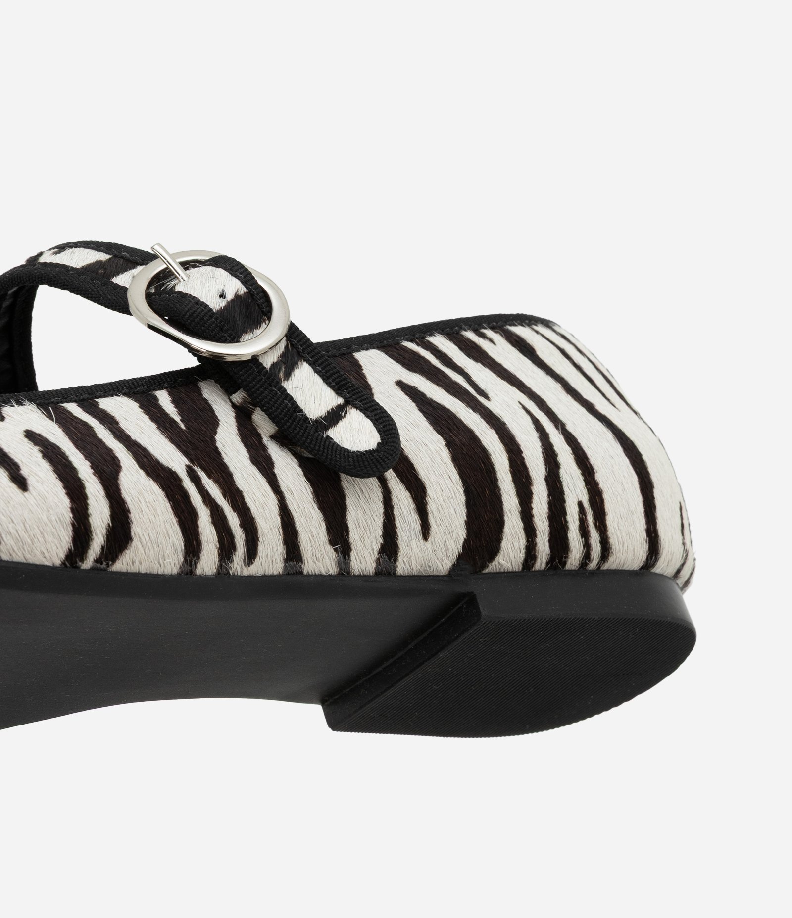 Sapatilha de Couro com Estampa de Zebra Texturizada Preto/Branco 8
