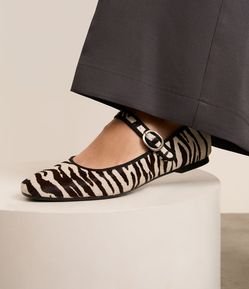 Sapatilha de Couro com Estampa de Zebra Texturizada