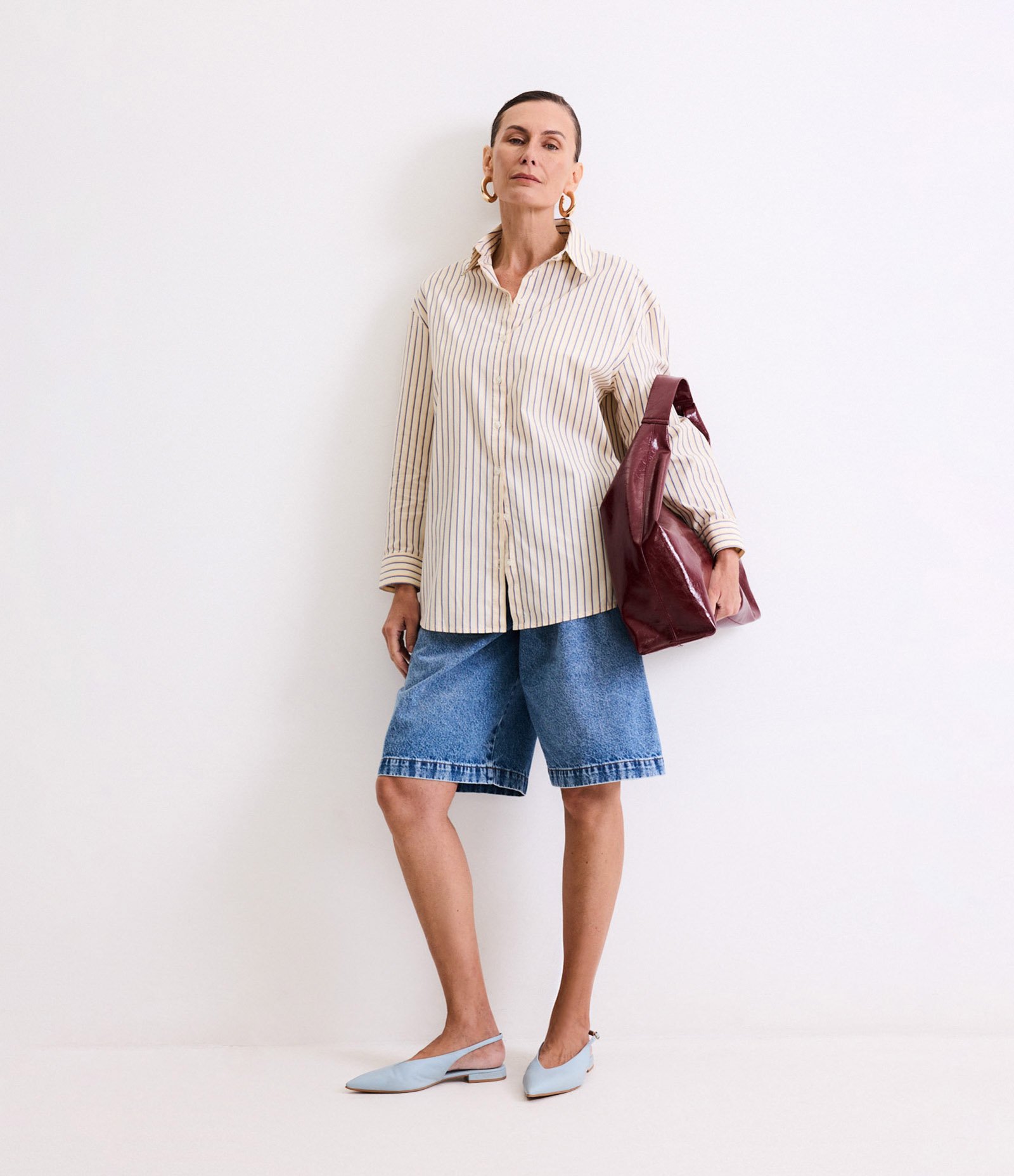 Bermuda Oversized em Jeans com Cintura Baixa Azul 1