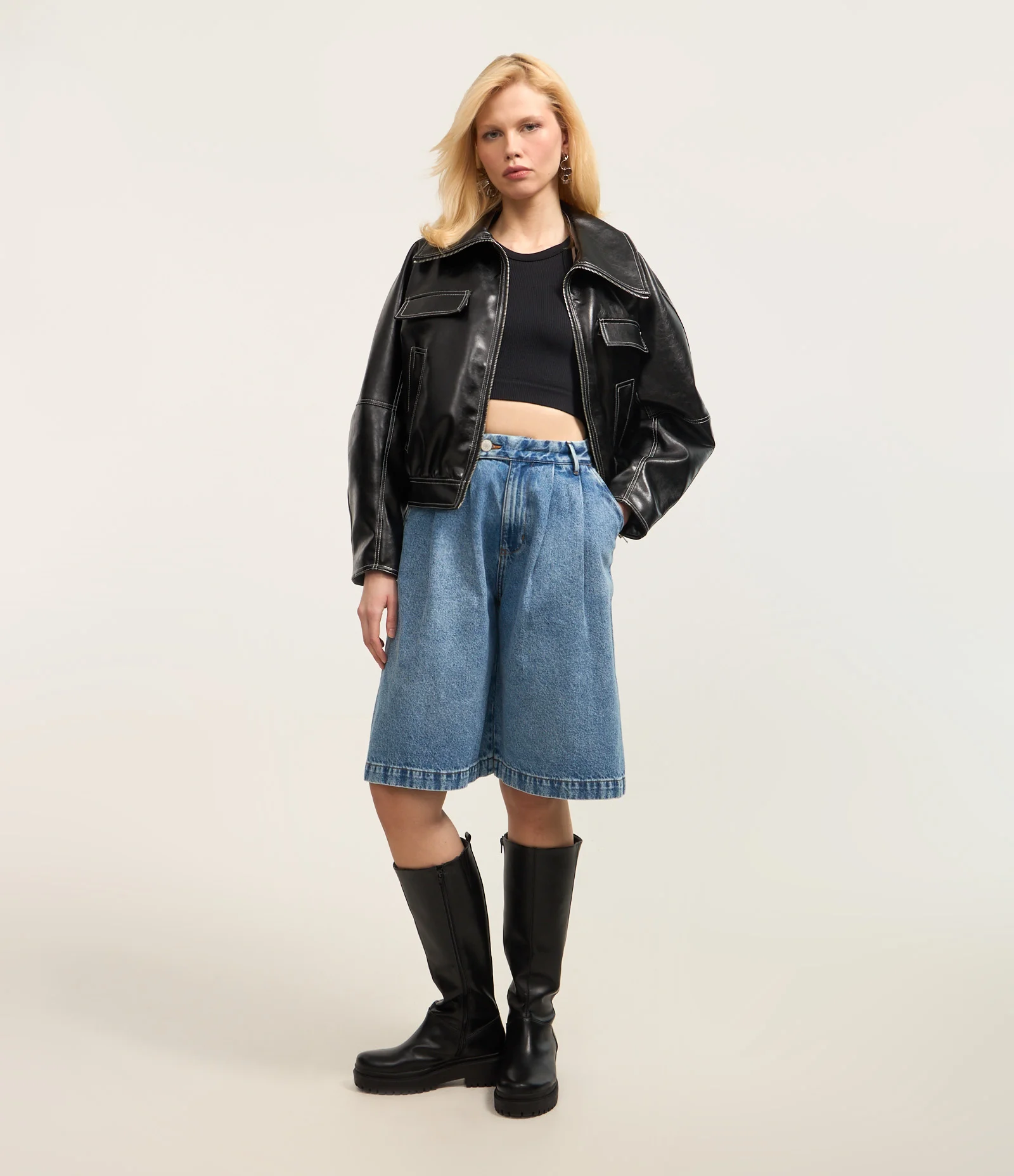 Bermuda Oversized em Jeans com Cintura Baixa Azul 2