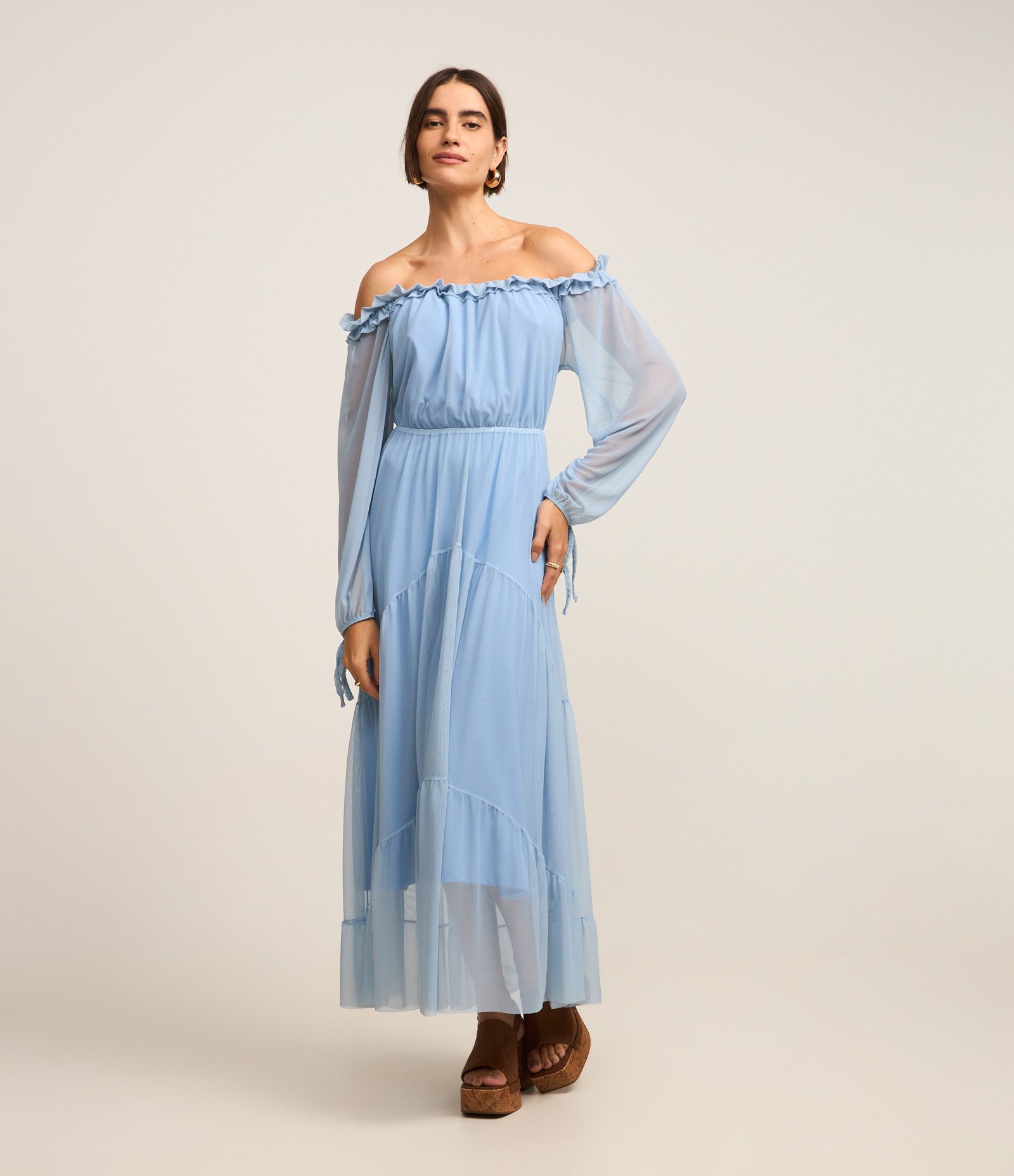 Vestido Longo em Tule com Decote Ombro a Ombro e Recortes Azul 1