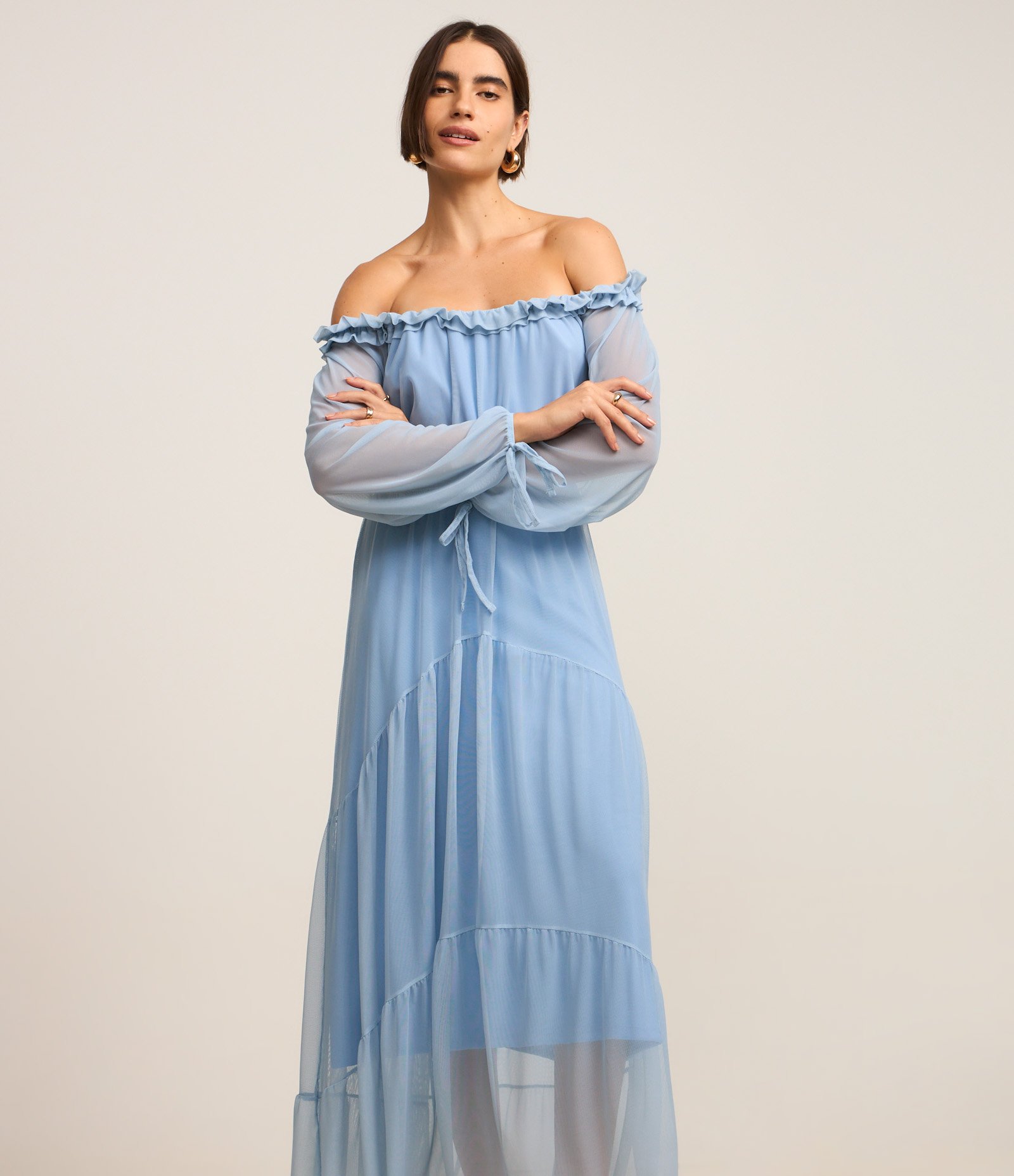 Vestido Longo em Tule com Decote Ombro a Ombro e Recortes Azul 4