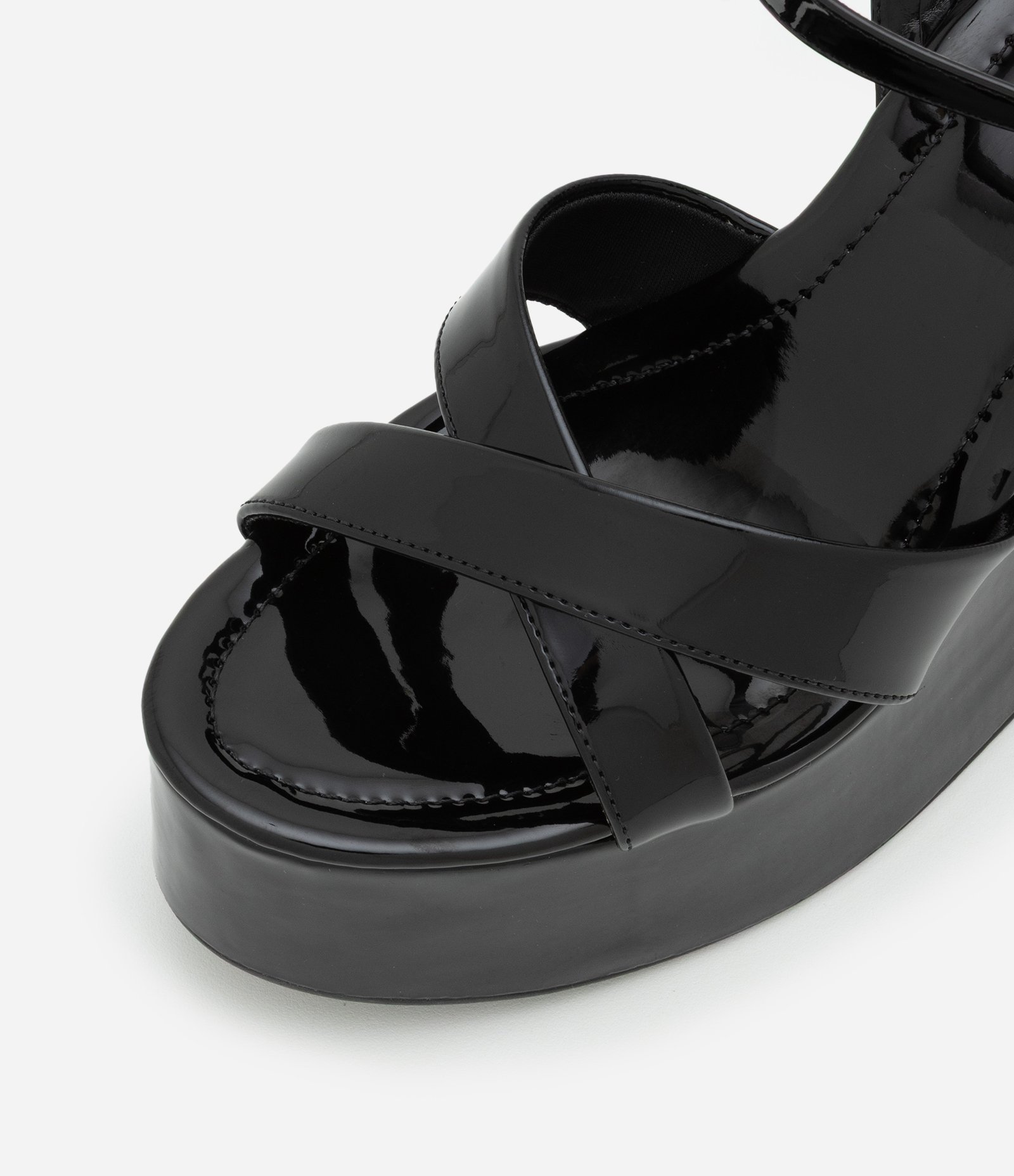 Sandália Anabela em Verniz com Tiras Sobrepostas Preto 5