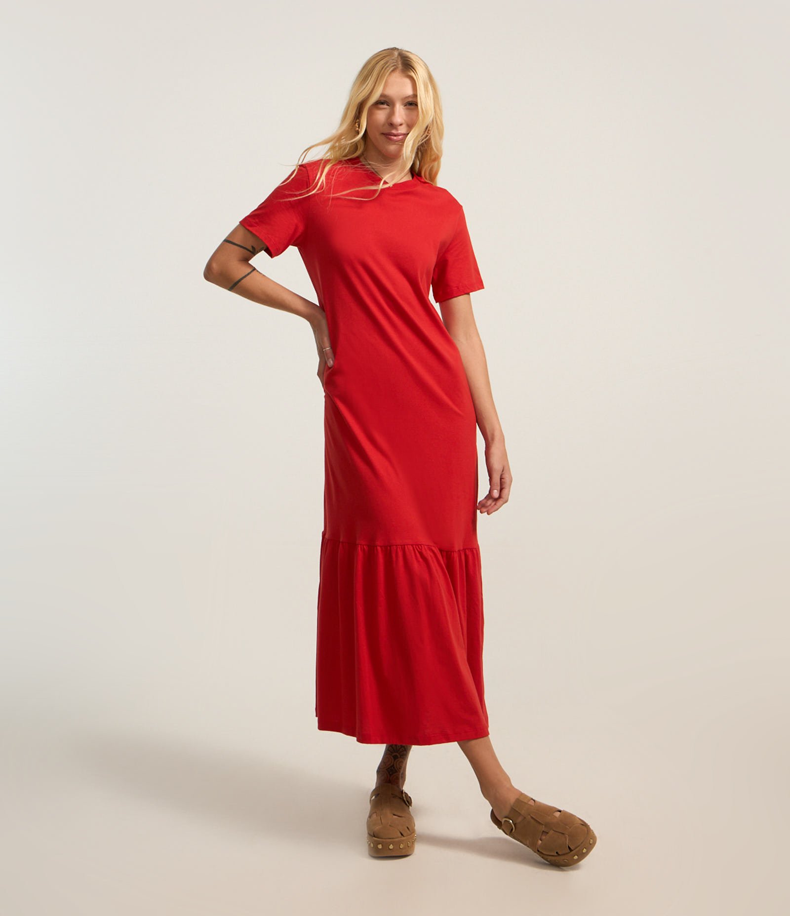 Vestido Evasê Long Midi em Algodão com Babado na Barra Vermelho 1