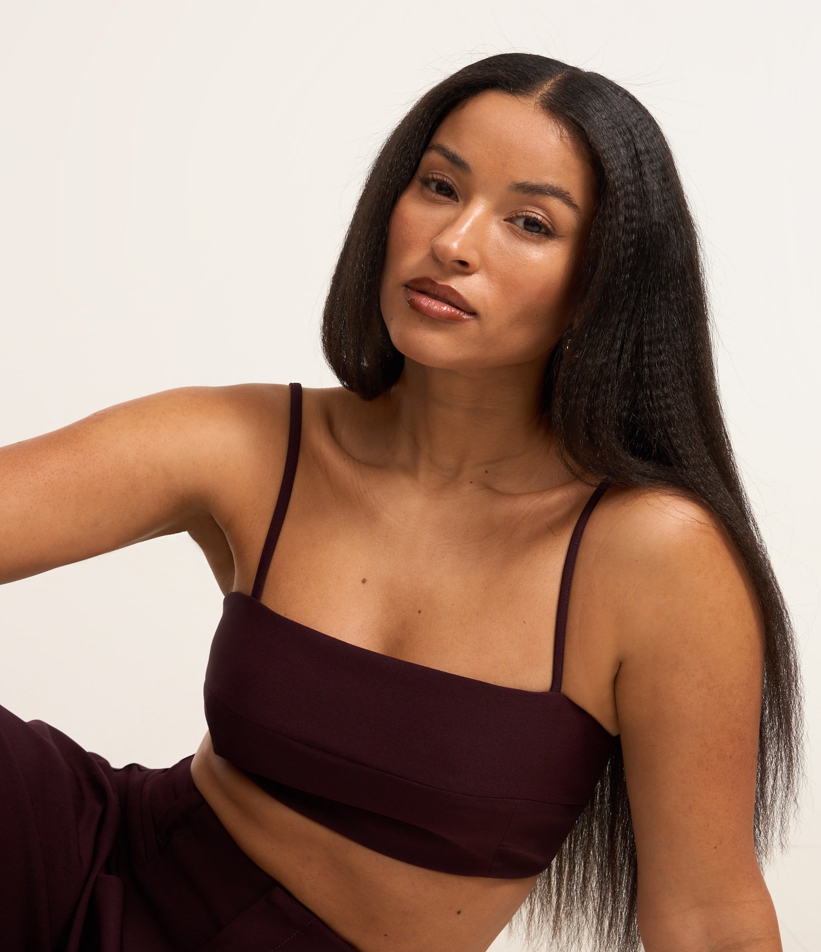 Blusa Cropped em Alfaiataria com Zíper nas Costas Vinho 1