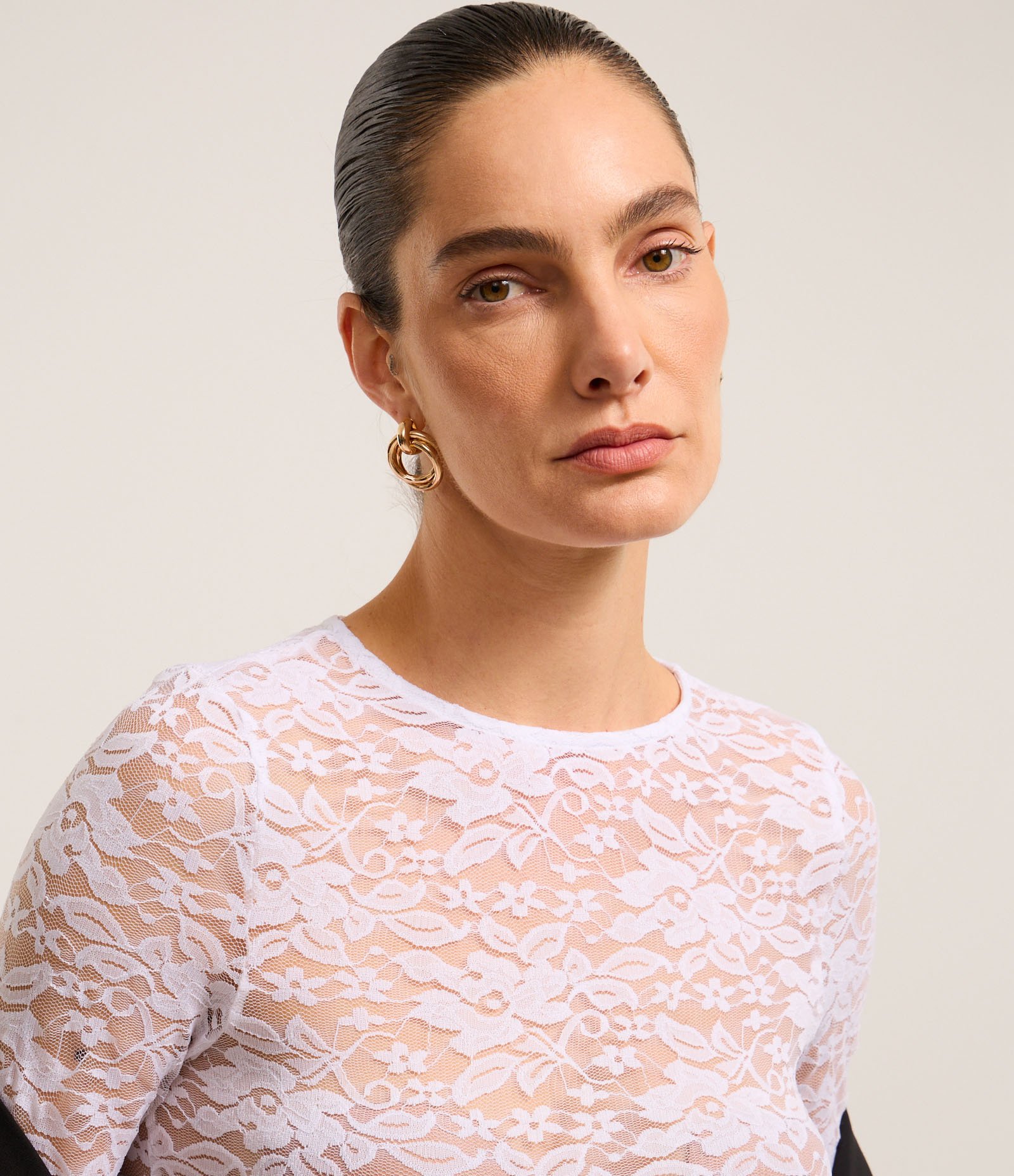 Blusa em Renda com Textura em Formato de Flores Branco 1