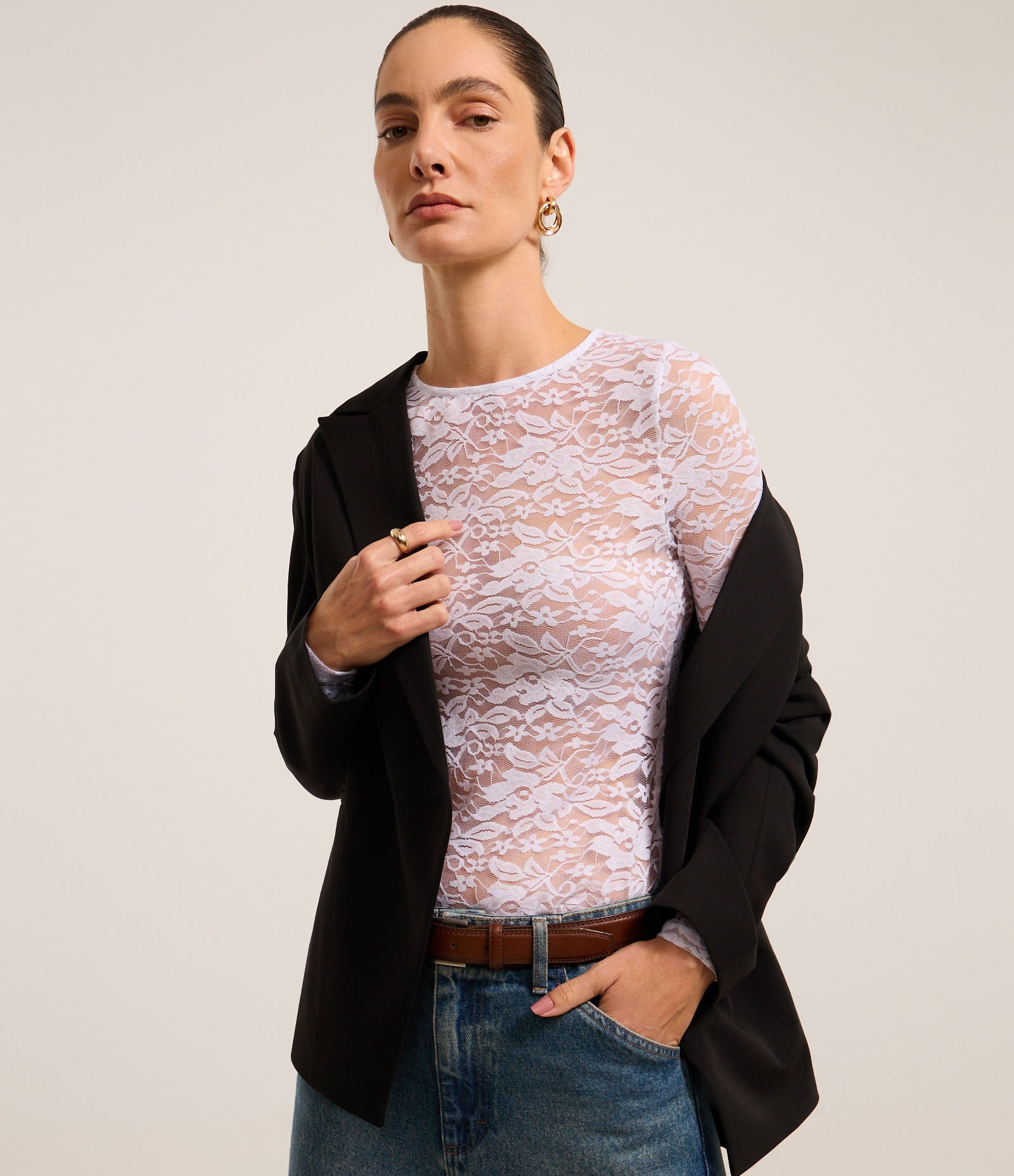 Blusa em Renda com Textura em Formato de Flores Branco 2