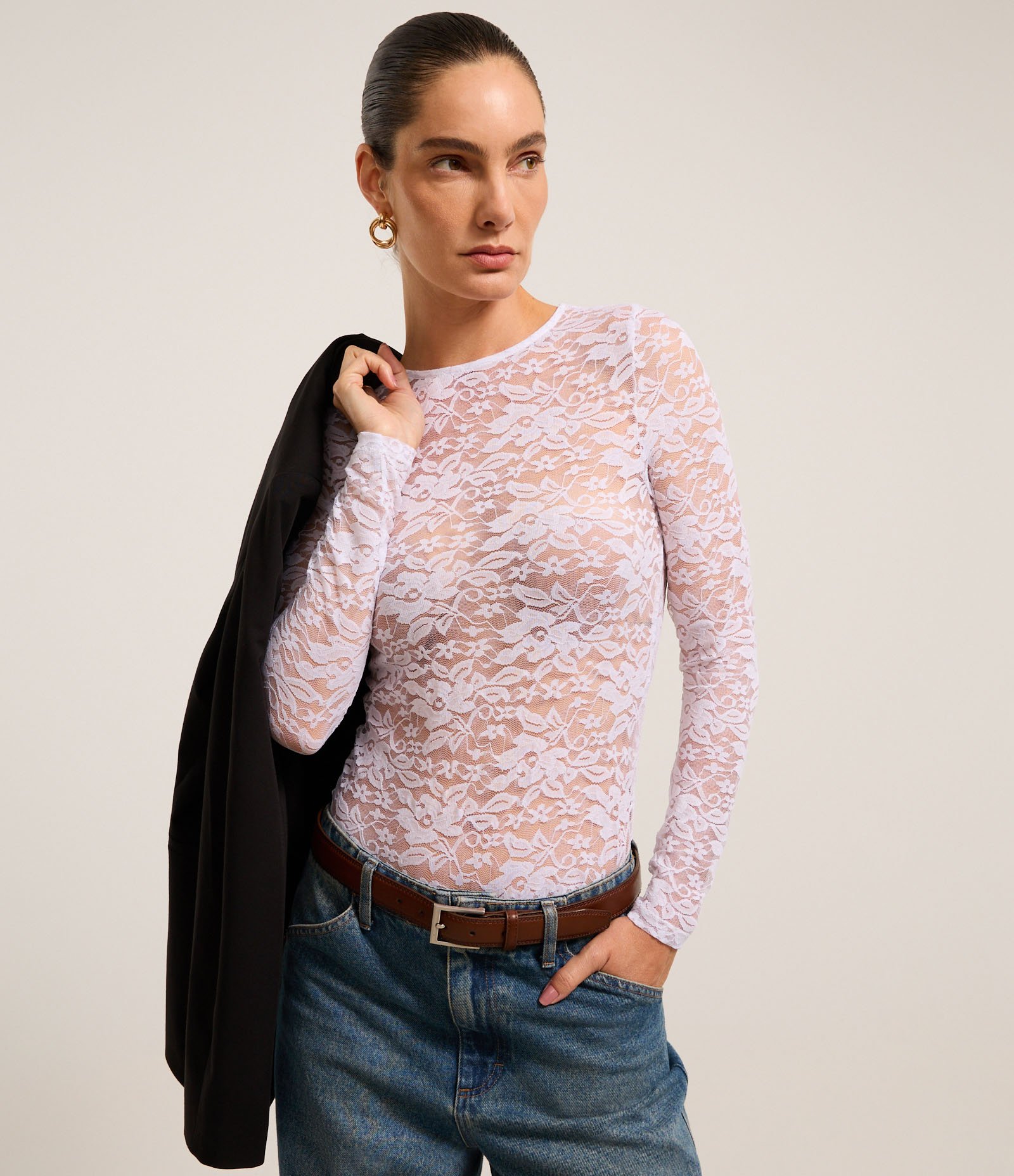 Blusa em Renda com Textura em Formato de Flores Branco 4