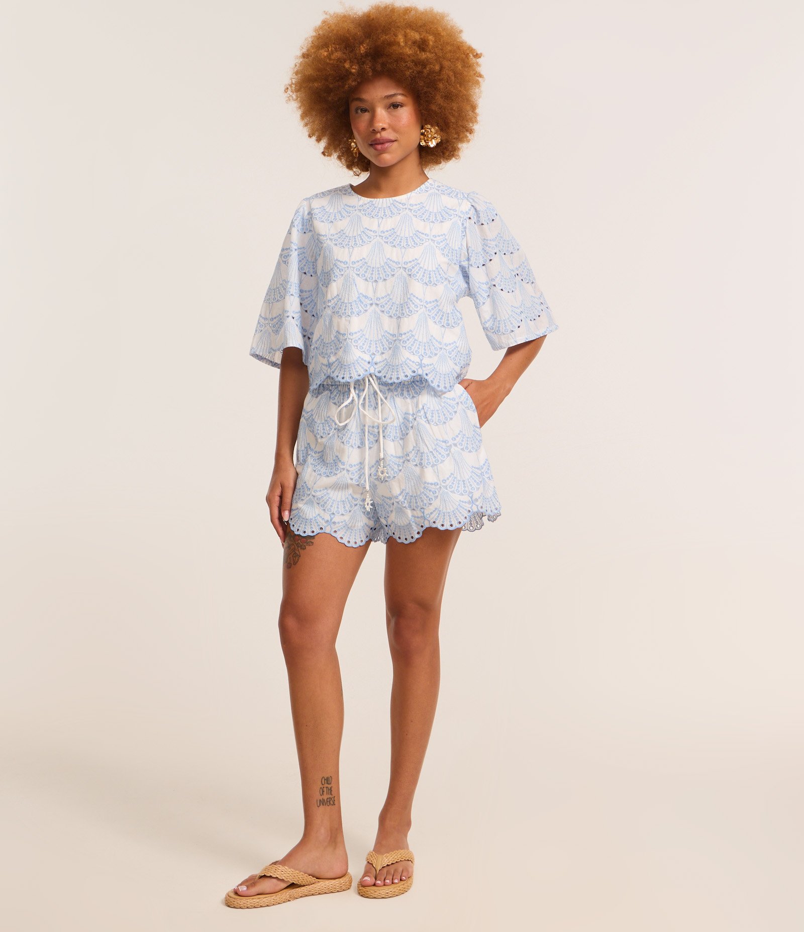 Blusa Boxy com Estampa Pontilhada Bicolor Branco/Azul 2