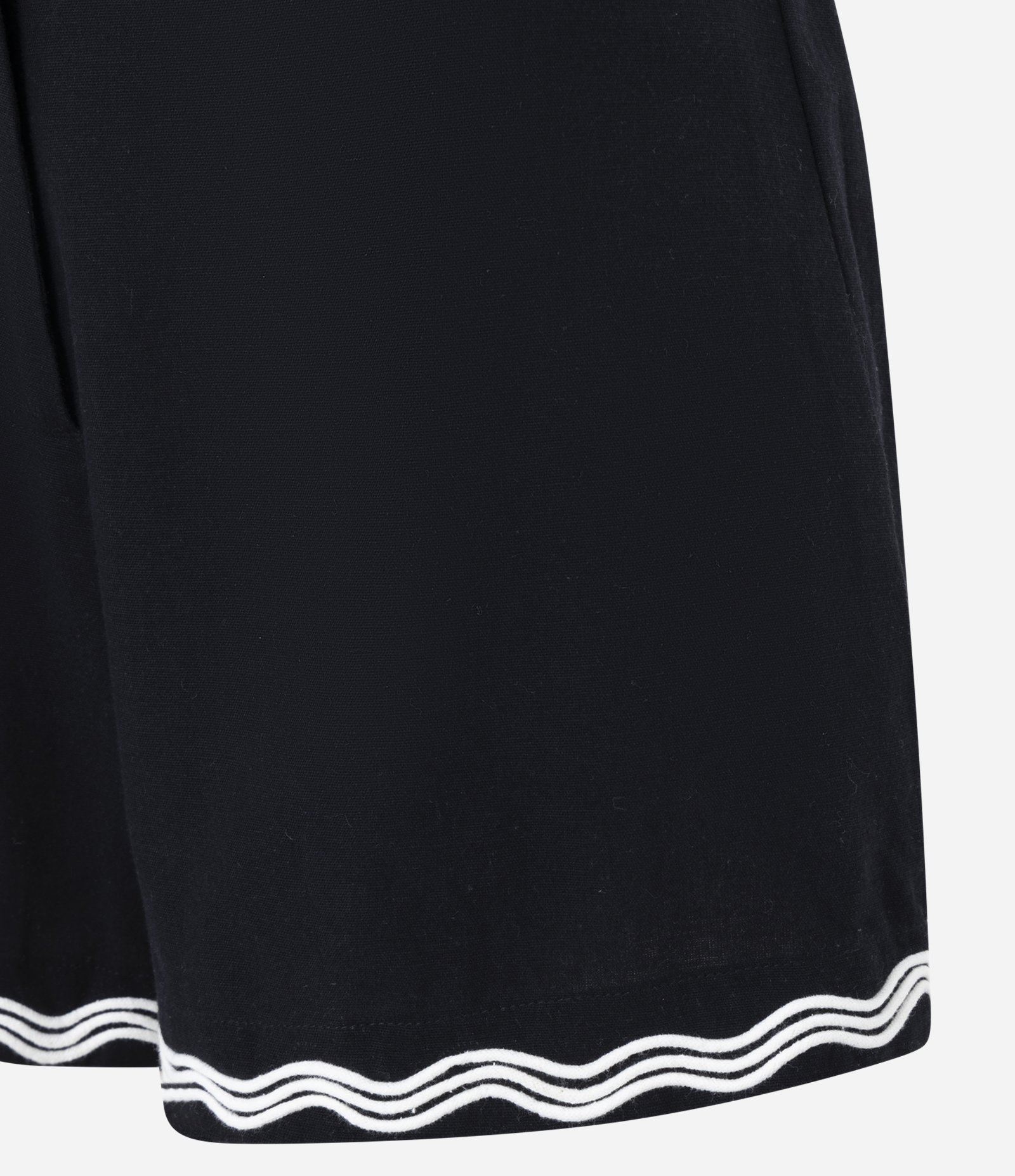 Short Curto com Linho e Bordado na Barra Preto 6