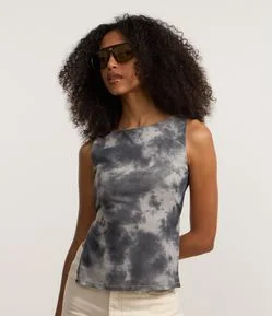 Blusa em Tule com Costas Abertas e Estampa Manchada