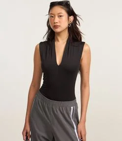 Body em Microfibra com Gola Alta e Decote V