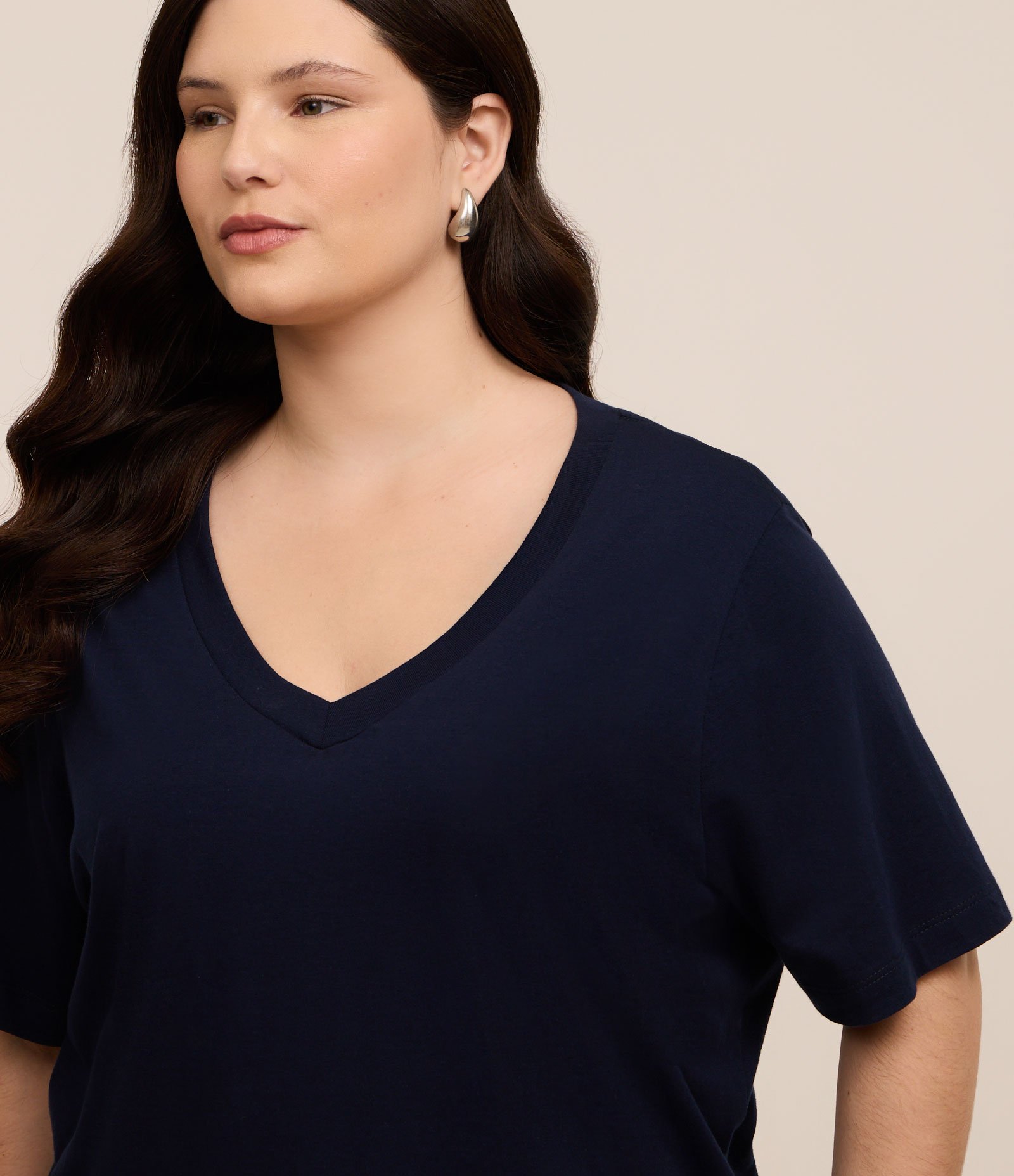 Camiseta em Algodão com Gola V Curve & Plus Size Azul Marinho 2