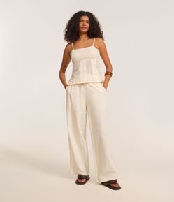 Calça Reta com Linho e Faixa Texturizada na Lateral e Amarração com Cascalhos