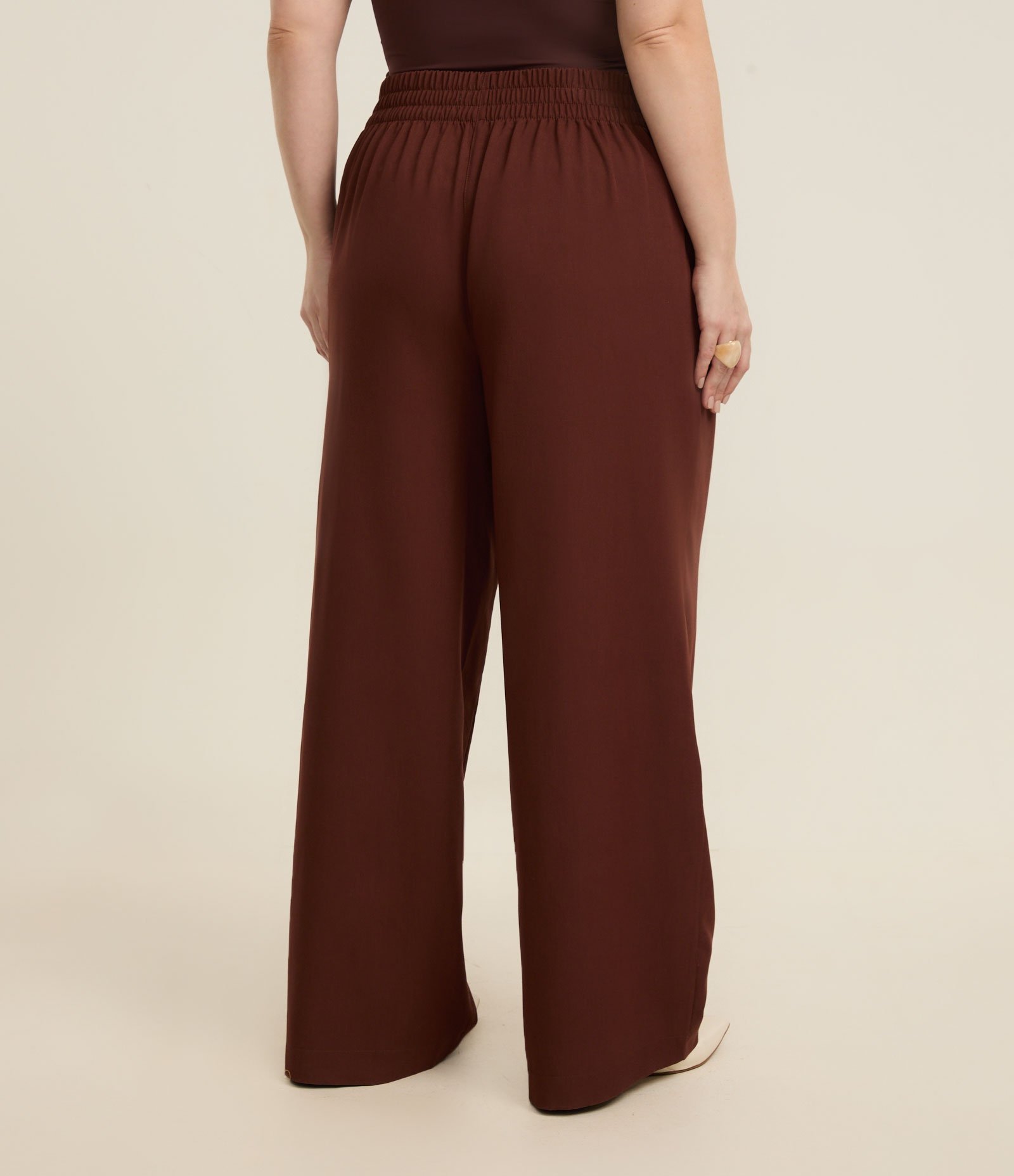 Calça Wide Leg Alfaiatada em Viscose Curve & Plus Size Marrom 5