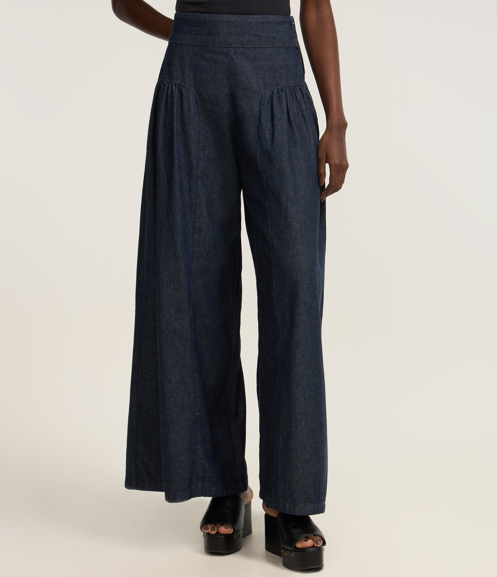 Calça Super Wide Leg em Jeans com Drapeados Azul Escuro 4