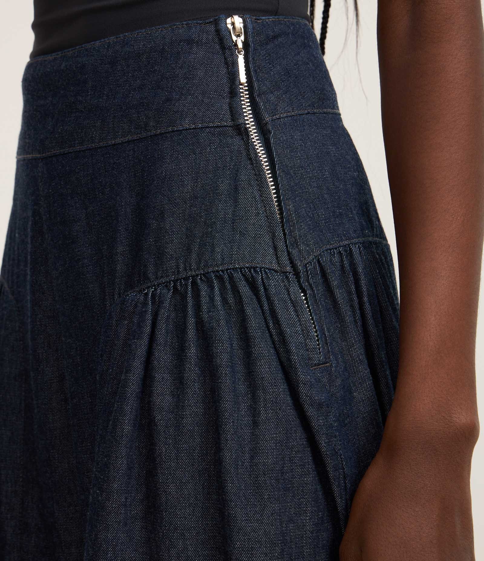 Calça Super Wide Leg em Jeans com Drapeados Azul Escuro 5