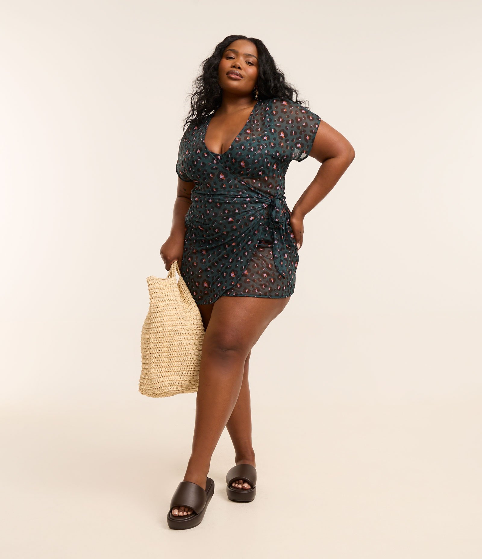 Saída de Praia Vestido Envelope em Tule com Estampa Animal Print Curve & Plus Size Azul 1