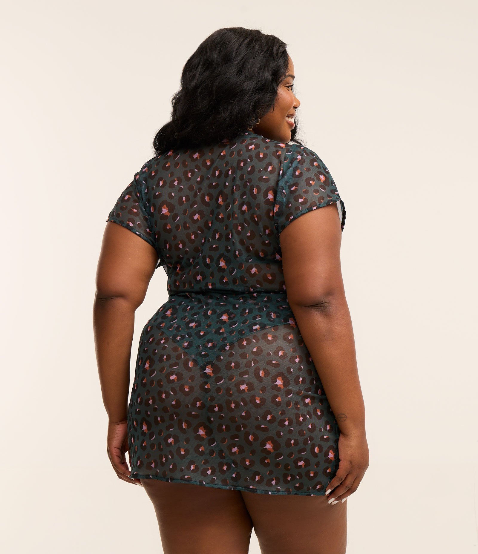 Saída de Praia Vestido Envelope em Tule com Estampa Animal Print Curve & Plus Size Azul 3