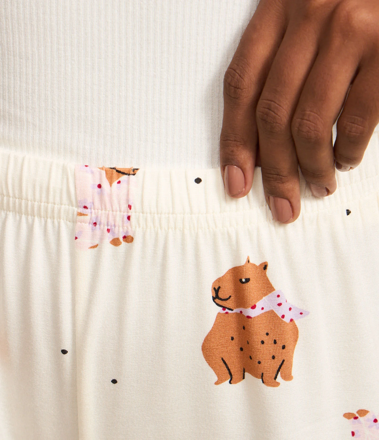 Pijama Short Doll Alcinha em Ribana com Estampa de Capivara Branco 2