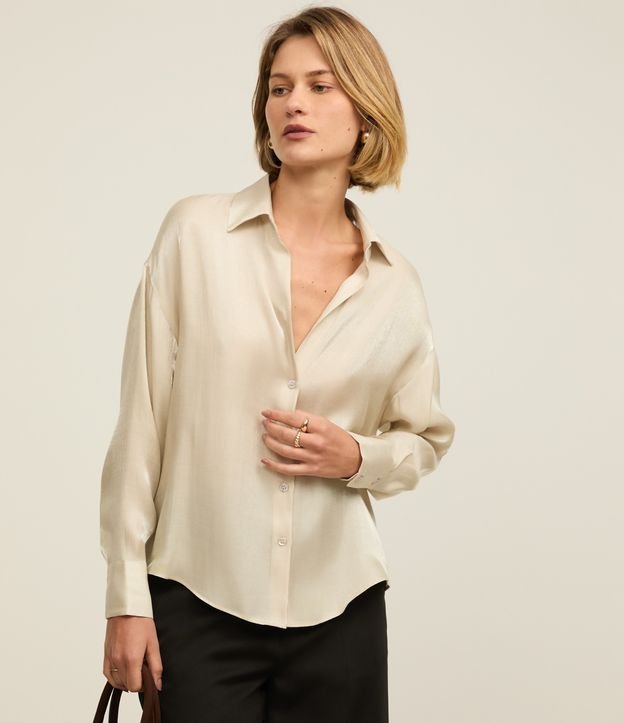 Camisa Acetinado com Abotoamento e Punhos Largos