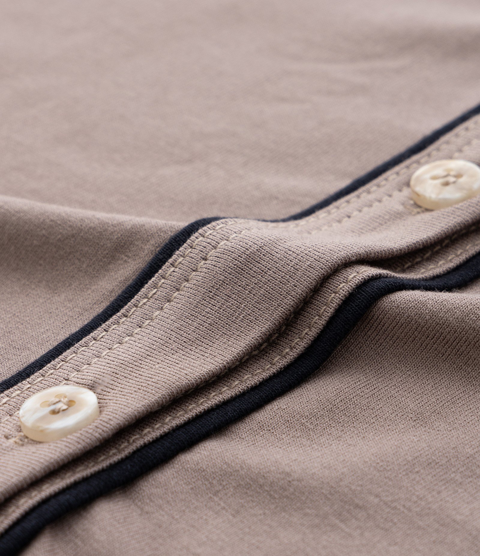 Pijama Longo Viscolycra Detalhes de Listras Curve & Plus Size Marrom 8