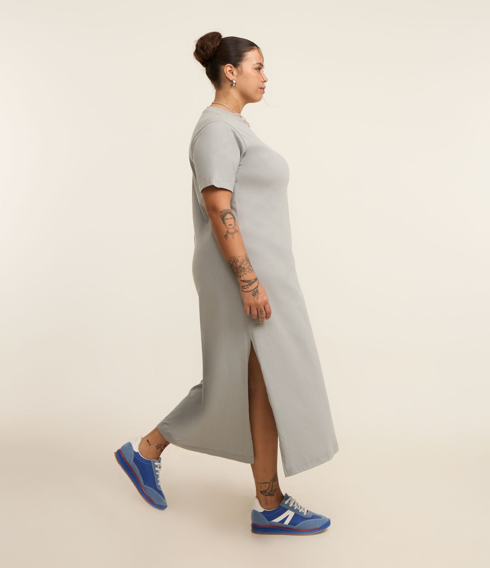 Vestido T-Shirt Midi em Malha Estonada Curve & Plus Size Cinza 4