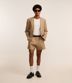 Bermuda em Sarja Alfaiatada com Pregas